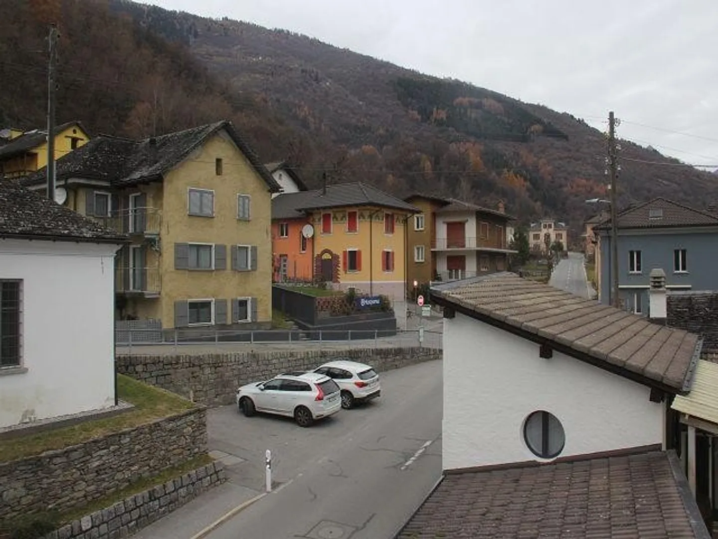 «grosses Dorfhaus mit Garten / grande casa nel nucleo con giardino» - Foto 19 di 25