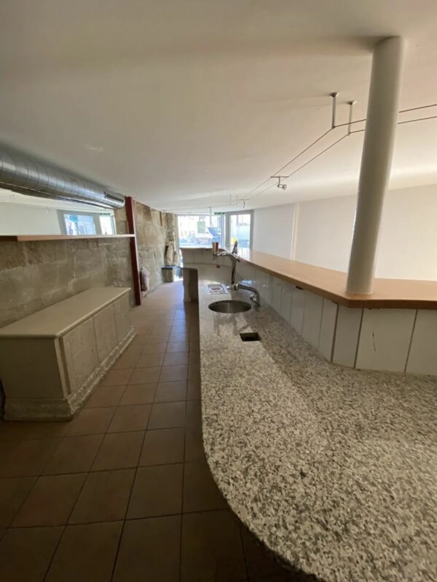 Nel cuore del centro del villaggio, le tue idee creative trovano spazio - Foto 9 di 13