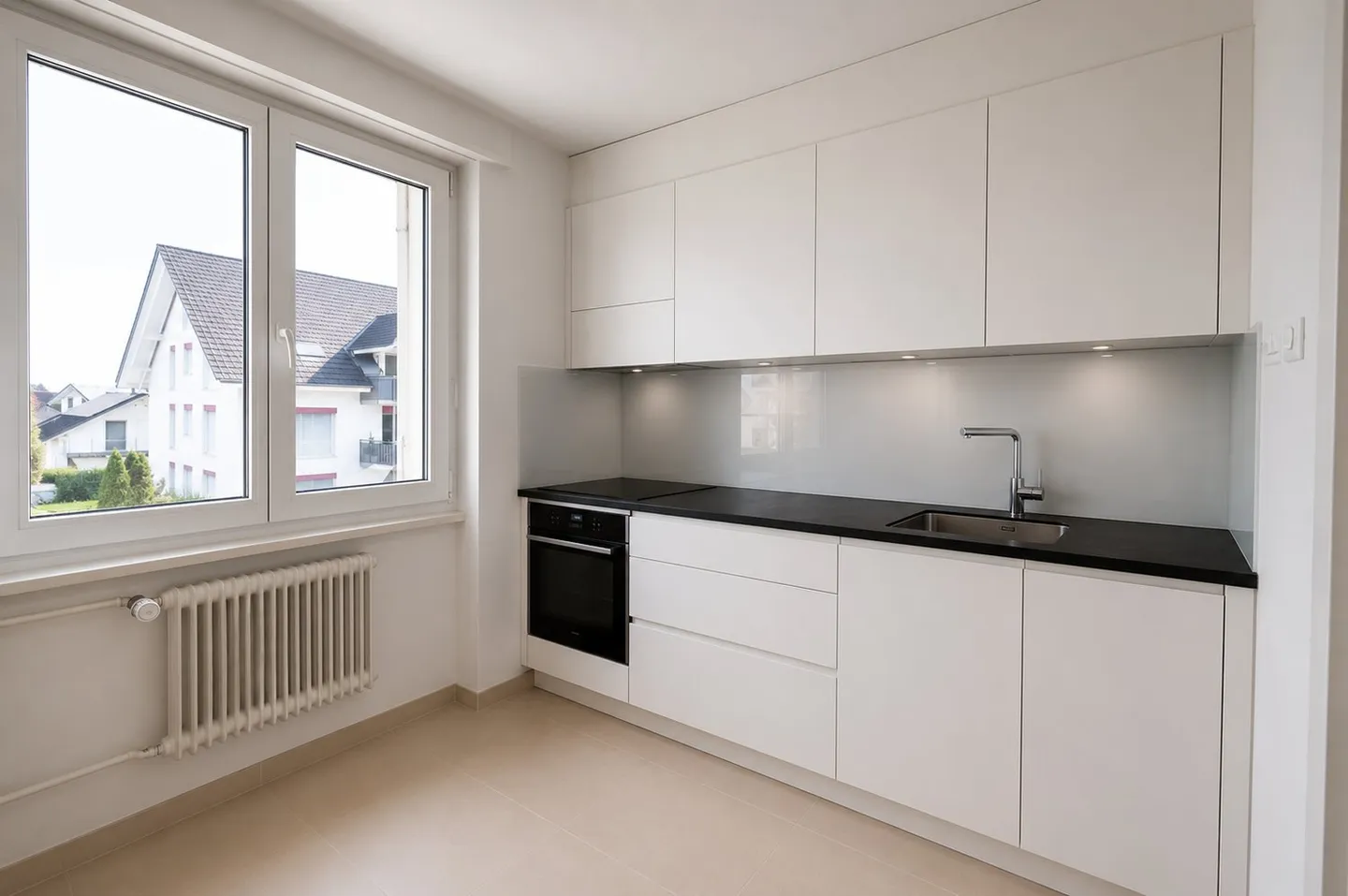 Condominium with great potential - Photo 2 of 13