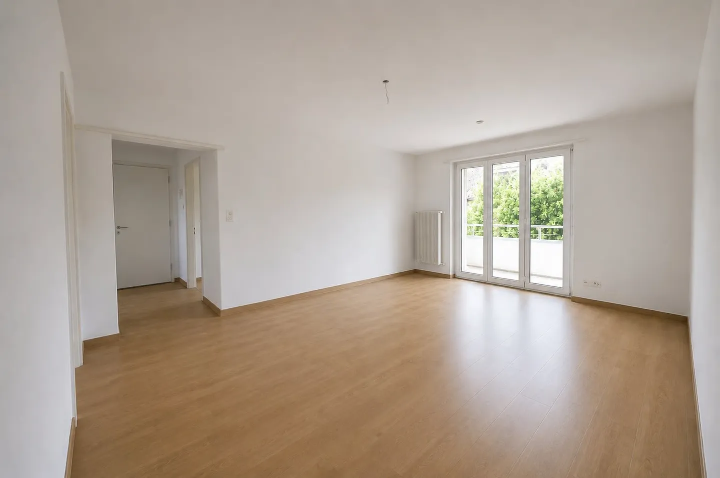 Condominium with great potential - Photo 3 of 13
