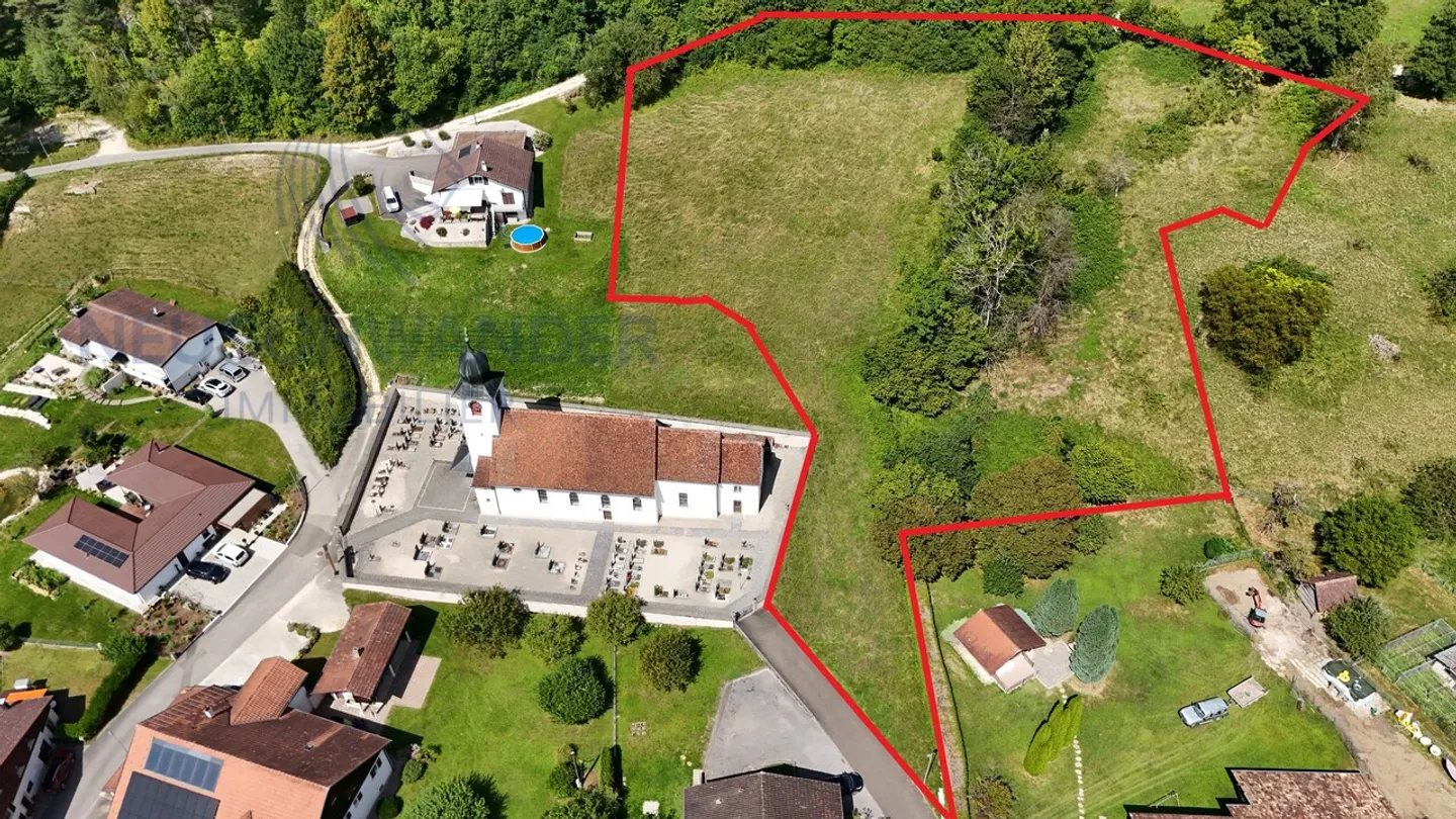 Terreno edificabile idealmente situato ai margini del villaggio con tranquillità assicurata - Foto 1 di 5