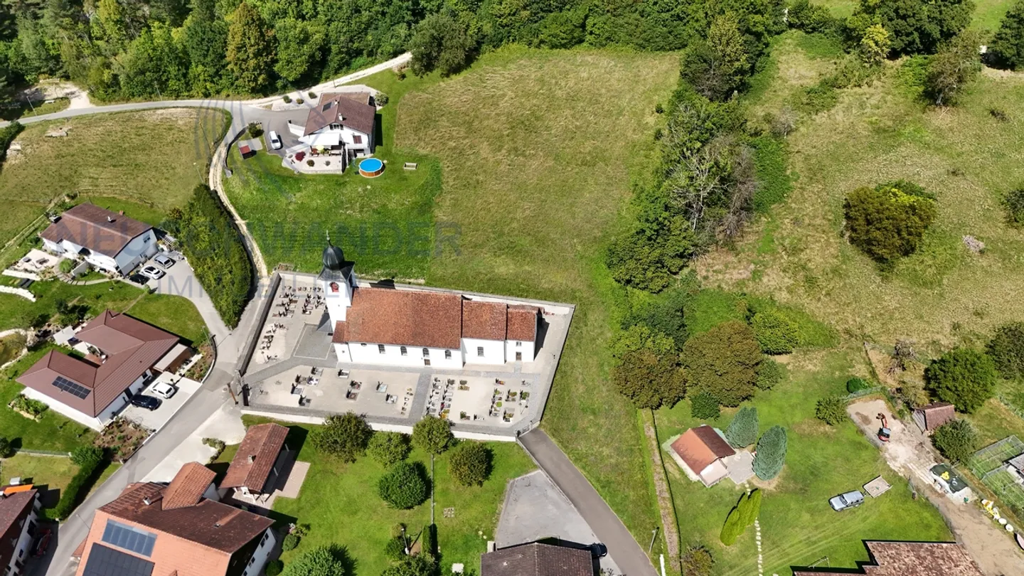 Terreno edificabile idealmente situato ai margini del villaggio con tranquillità assicurata - Foto 3 di 5