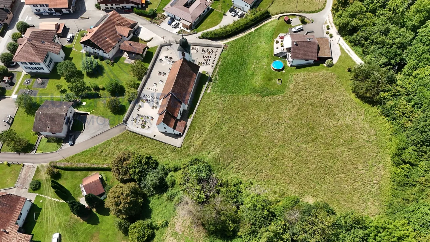 Terreno edificabile idealmente situato ai margini del villaggio con tranquillità assicurata - Foto 4 di 5