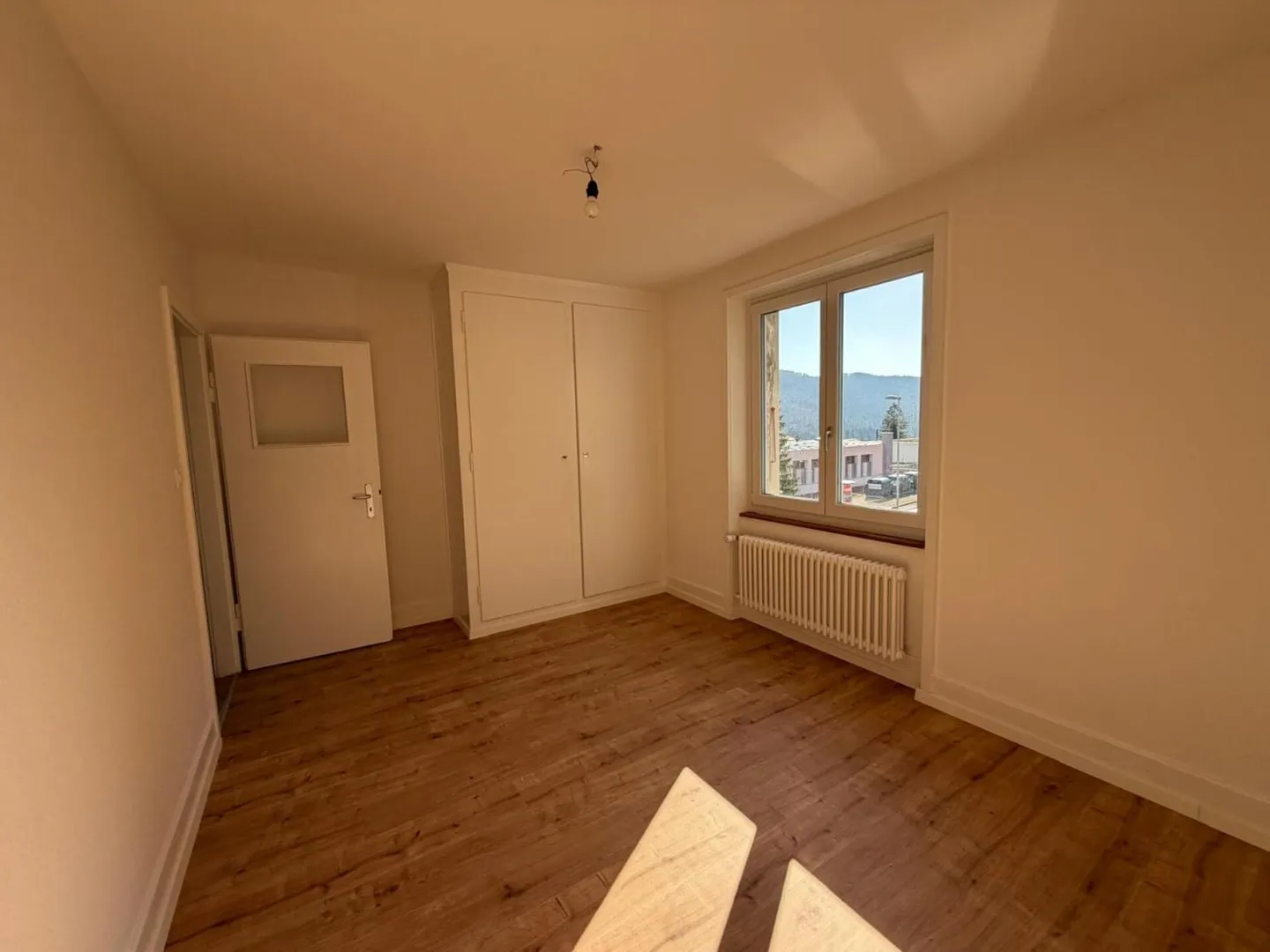 St-Imier, wunderschöne 3.5-Zimmer-Wohnung im 2. Stock mit Balkon - Foto 6 von 6