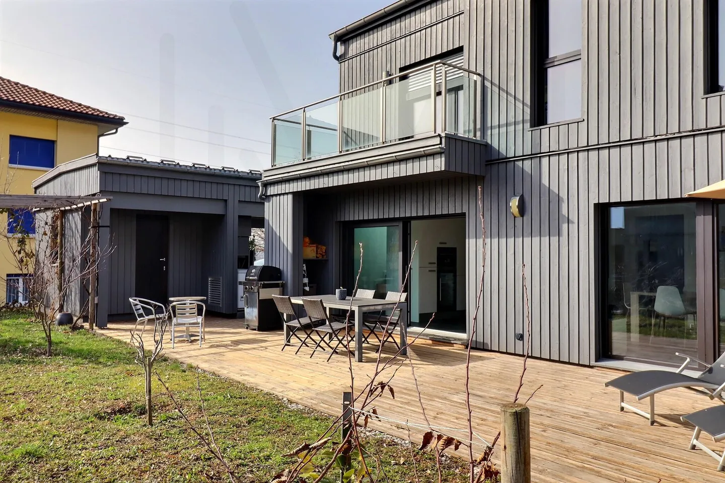 House with 5.5 rooms offering spacious areas and plenty of storage space - Photo 3 of 13