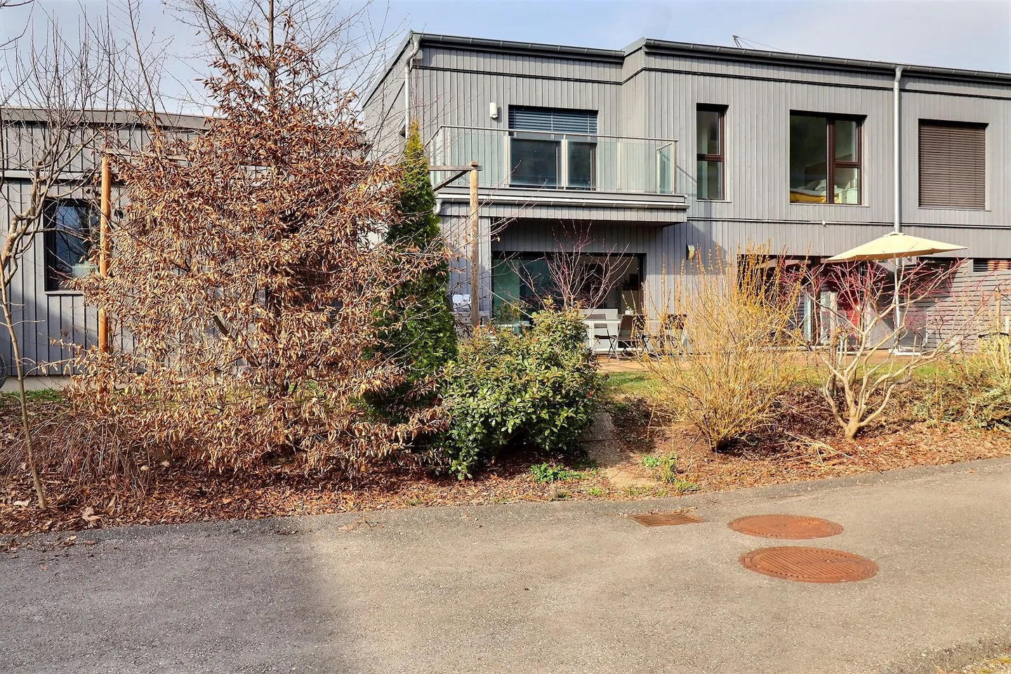 House with 5.5 rooms offering spacious areas and plenty of storage space - Photo 12 of 13