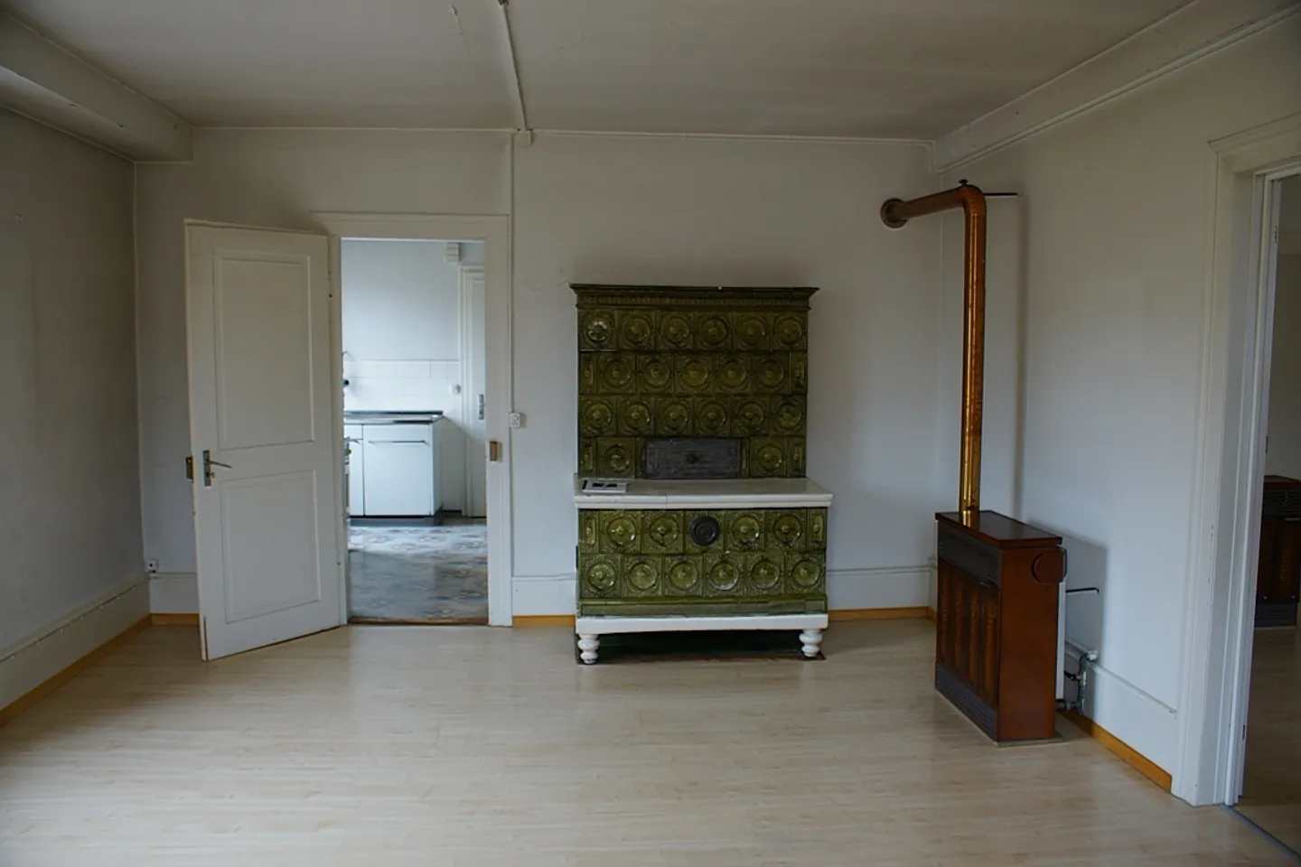 Bright, renovated 3-room old apartment for rent - Photo 2 of 6