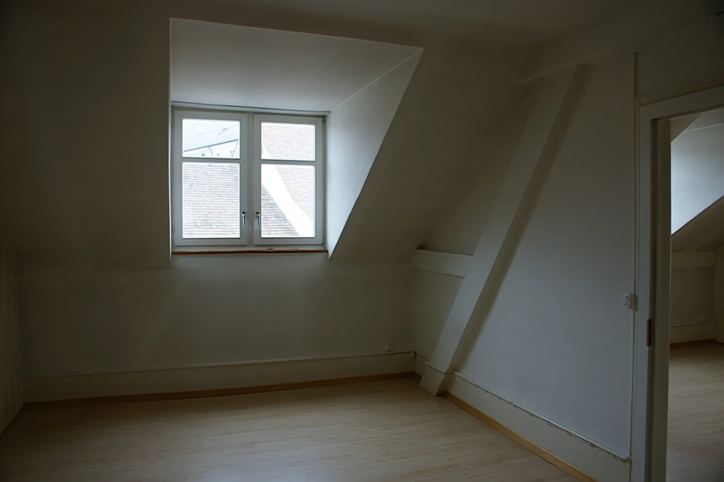 Bright, renovated 3-room old apartment for rent - Photo 3 of 6