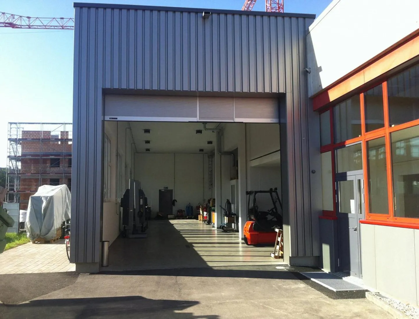 Officina/Magazzino inclusi spazi puliti e uffici su 2 piani - Foto 3 di 19