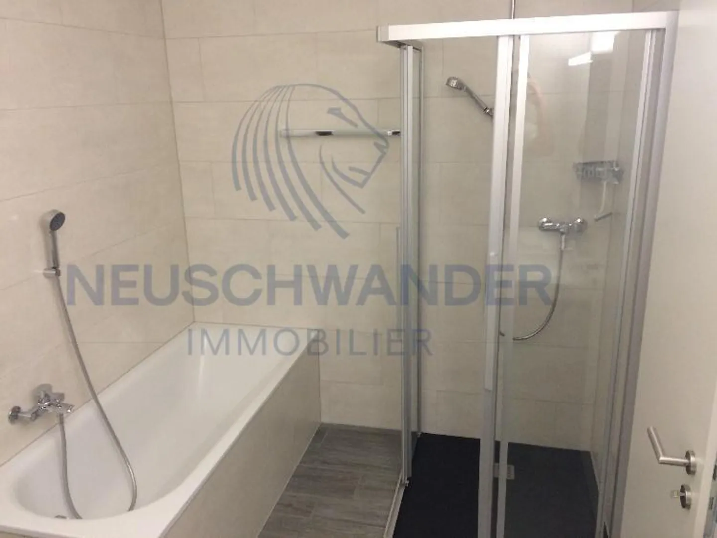 Bellissimo edificio con 4 appartamenti e un bar/ristorante - Foto 13 di 17