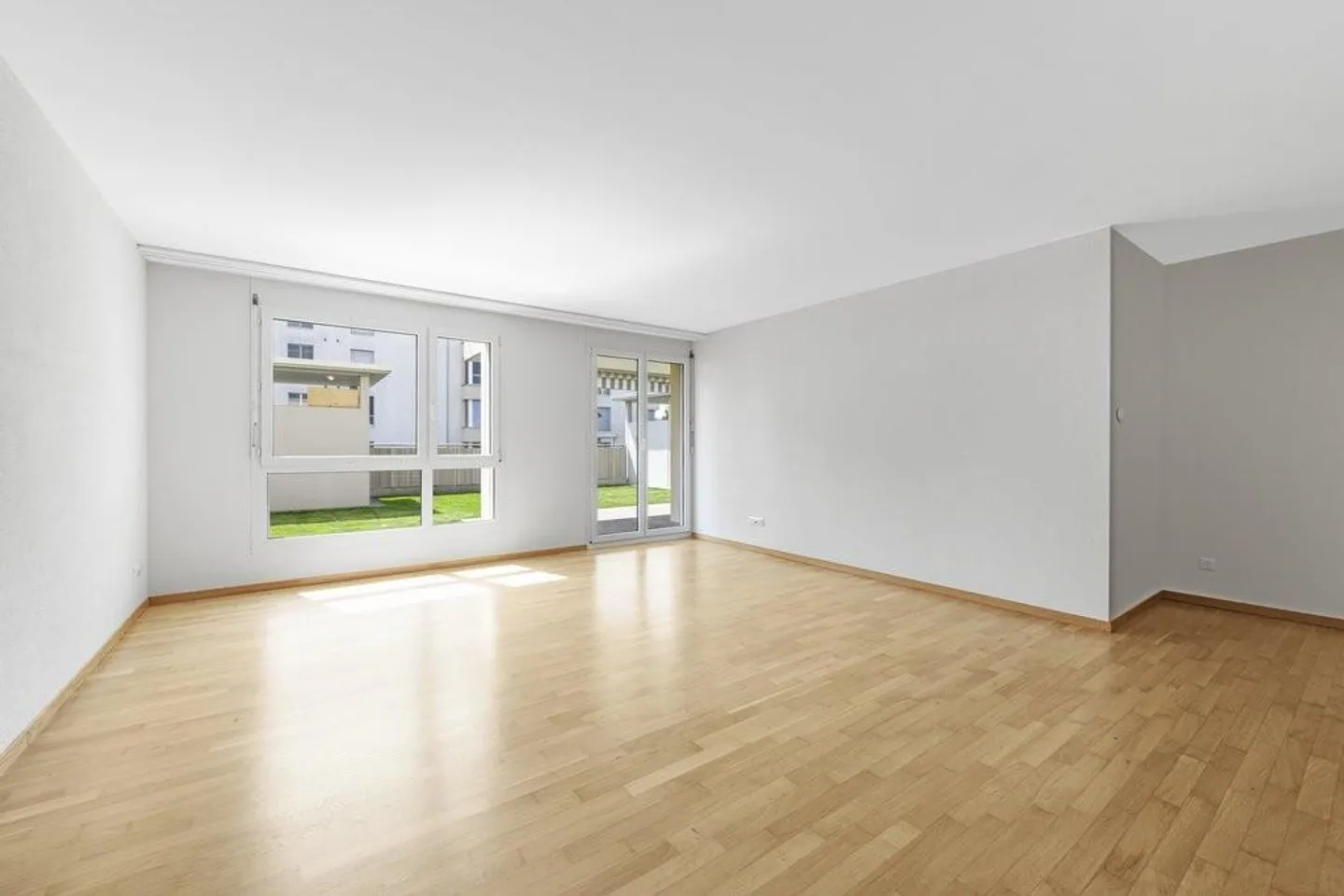 Appartement spacieux et lumineux avec grand balcon ! - Photo 2 sur 7