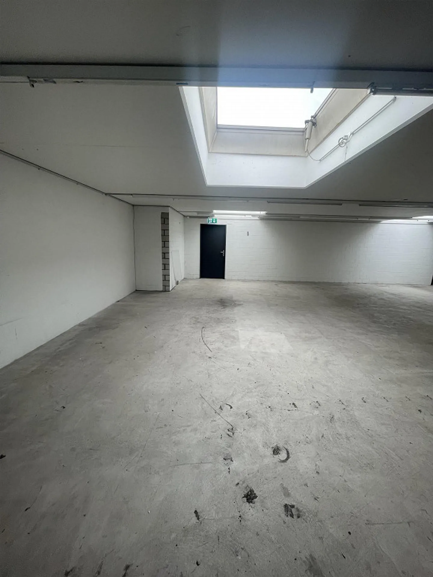 Officina/Magazzino inclusi spazi puliti e uffici su 2 piani - Foto 9 di 19