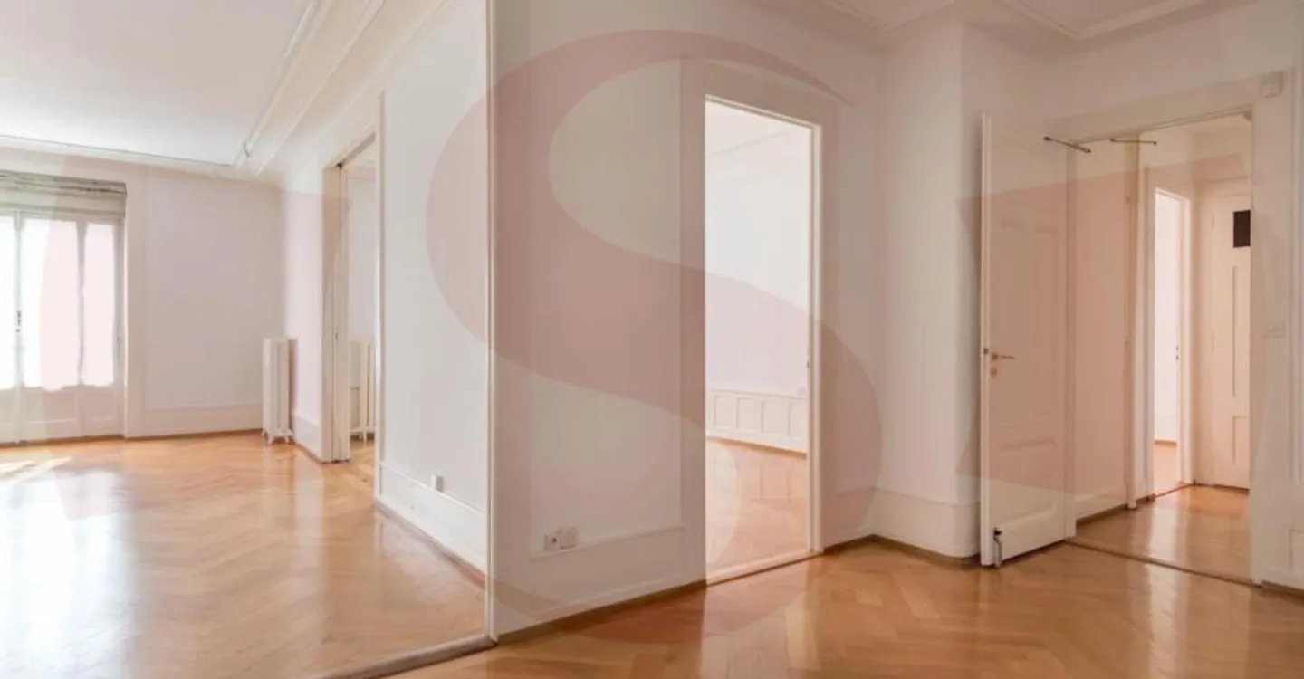 Superb 7-room apartment in an old building - Photo 3 of 10