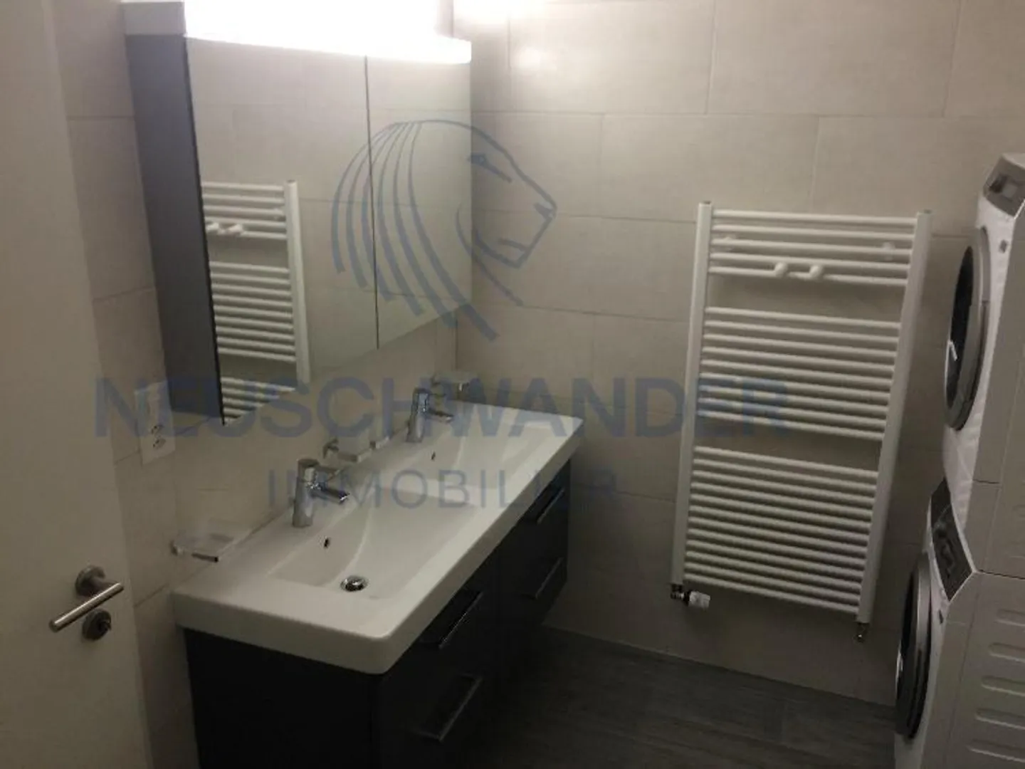 Bellissimo edificio con 4 appartamenti e un bar/ristorante - Foto 14 di 17