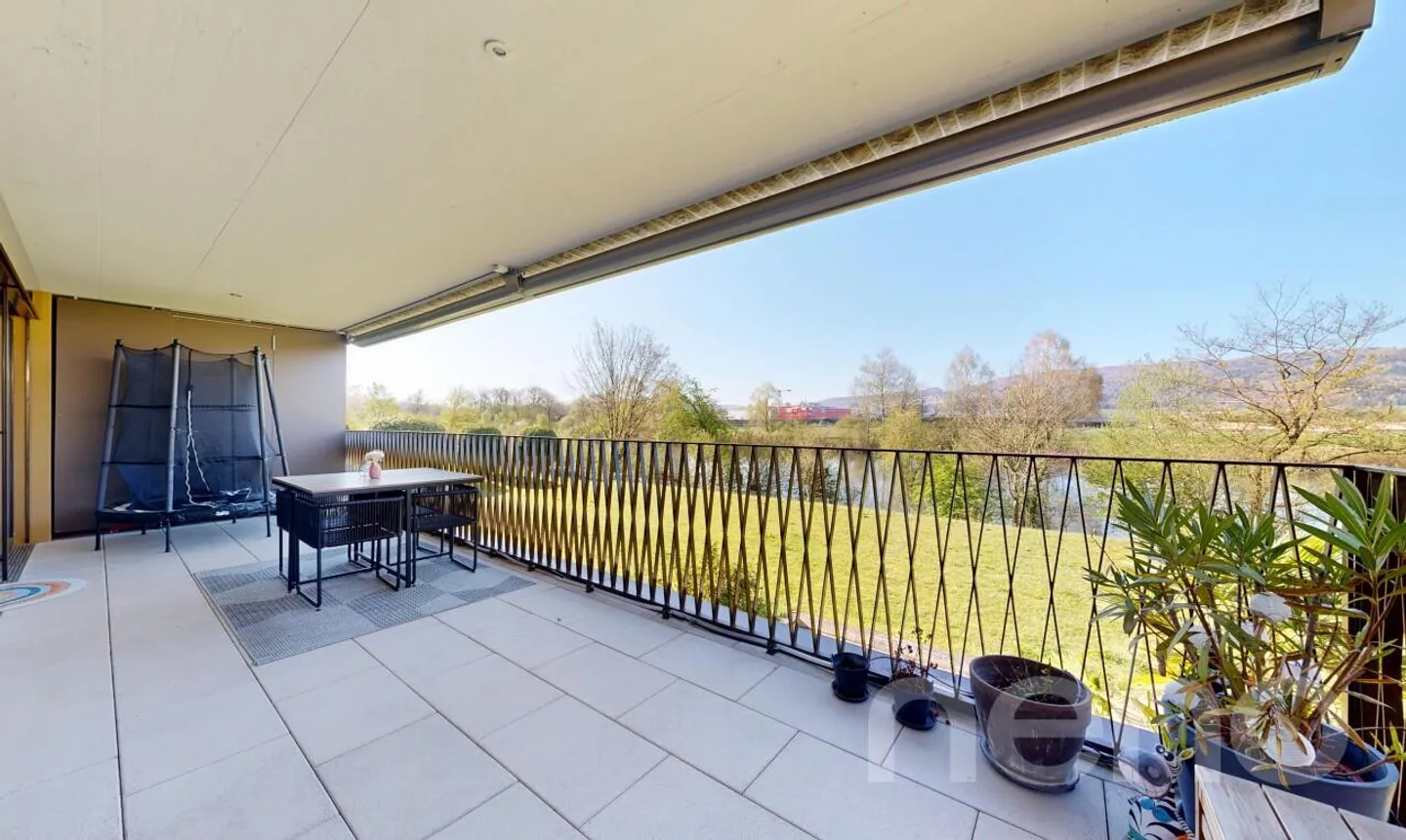 Appartamento con Terrazza Spaziosa Direttamente sulla Limmat - Foto 2 di 11