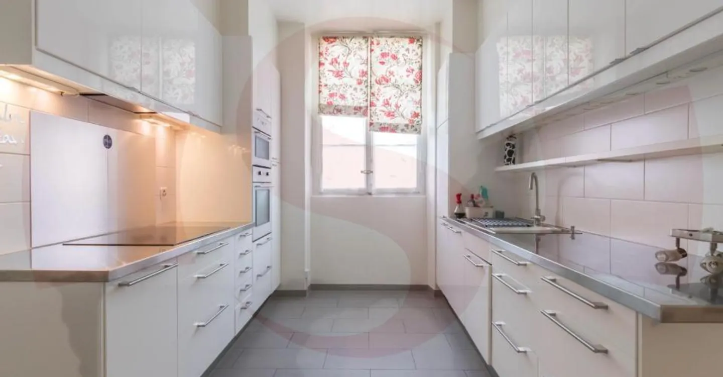 Superb 7-room apartment in an old building - Photo 8 of 10
