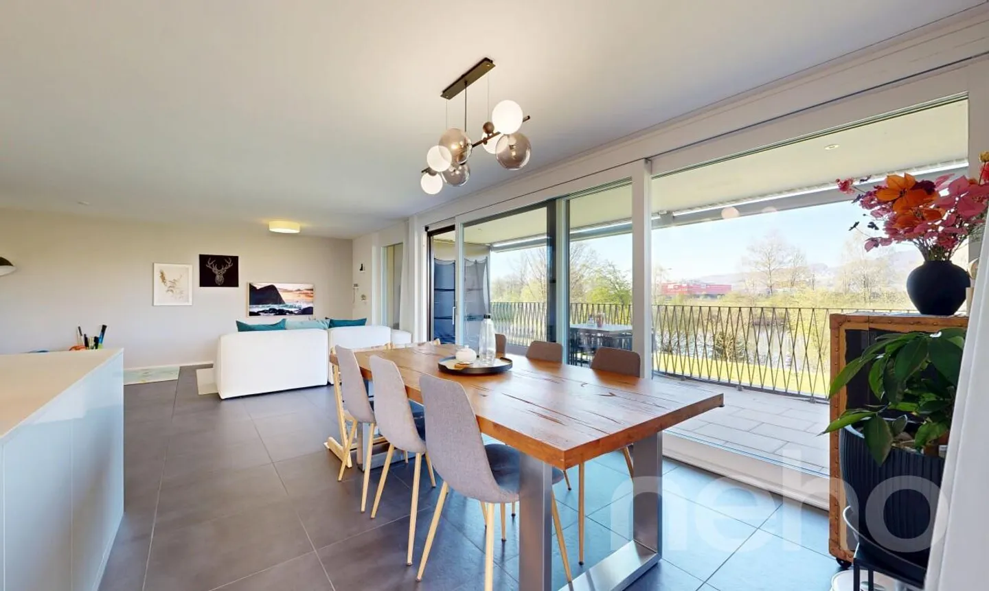 Appartamento con Terrazza Spaziosa Direttamente sulla Limmat - Foto 5 di 11