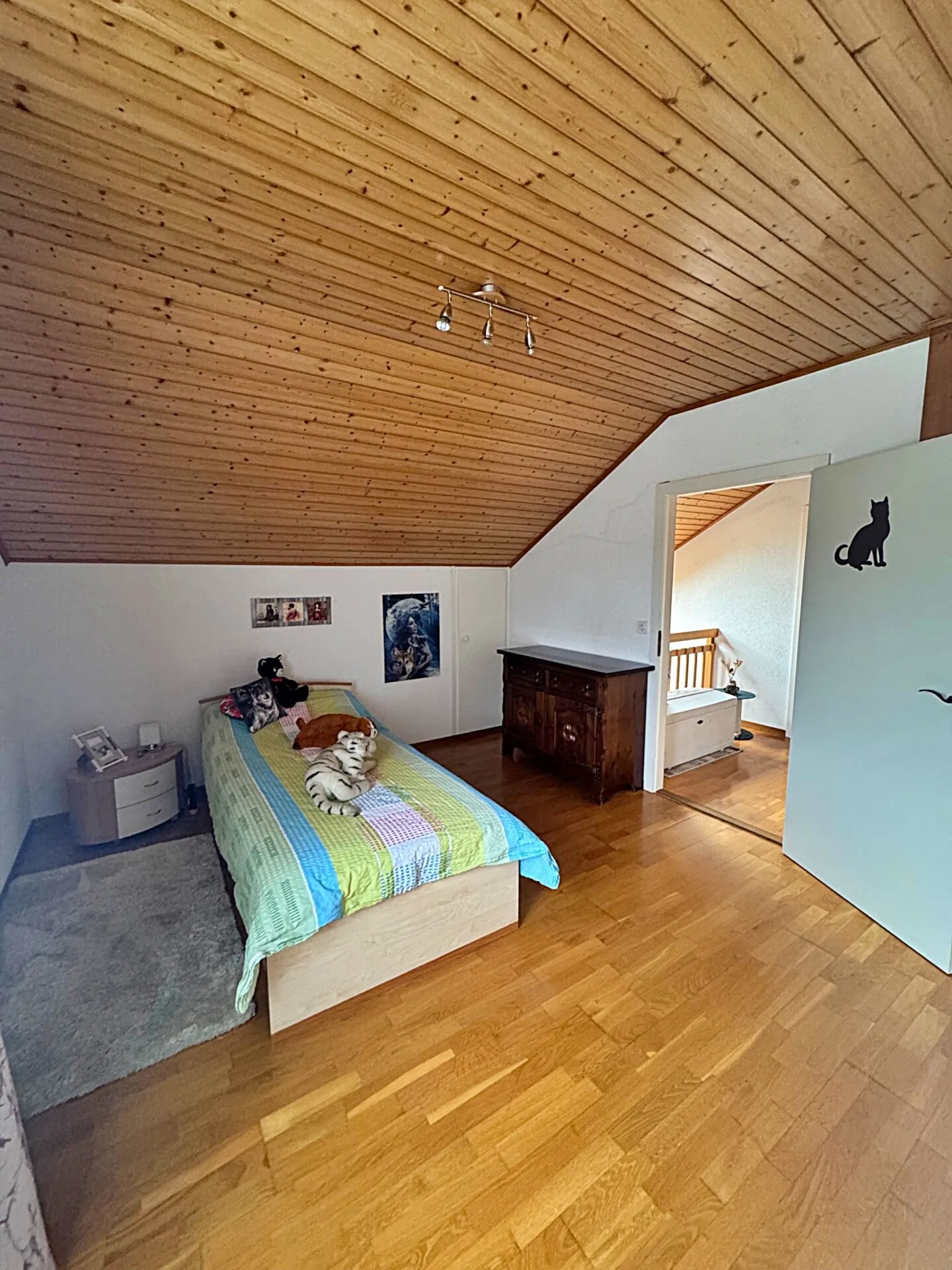 «Wunderschöne freistehende Villa mit großem Garten in einem Wohnviertel» - Foto 16 von 23