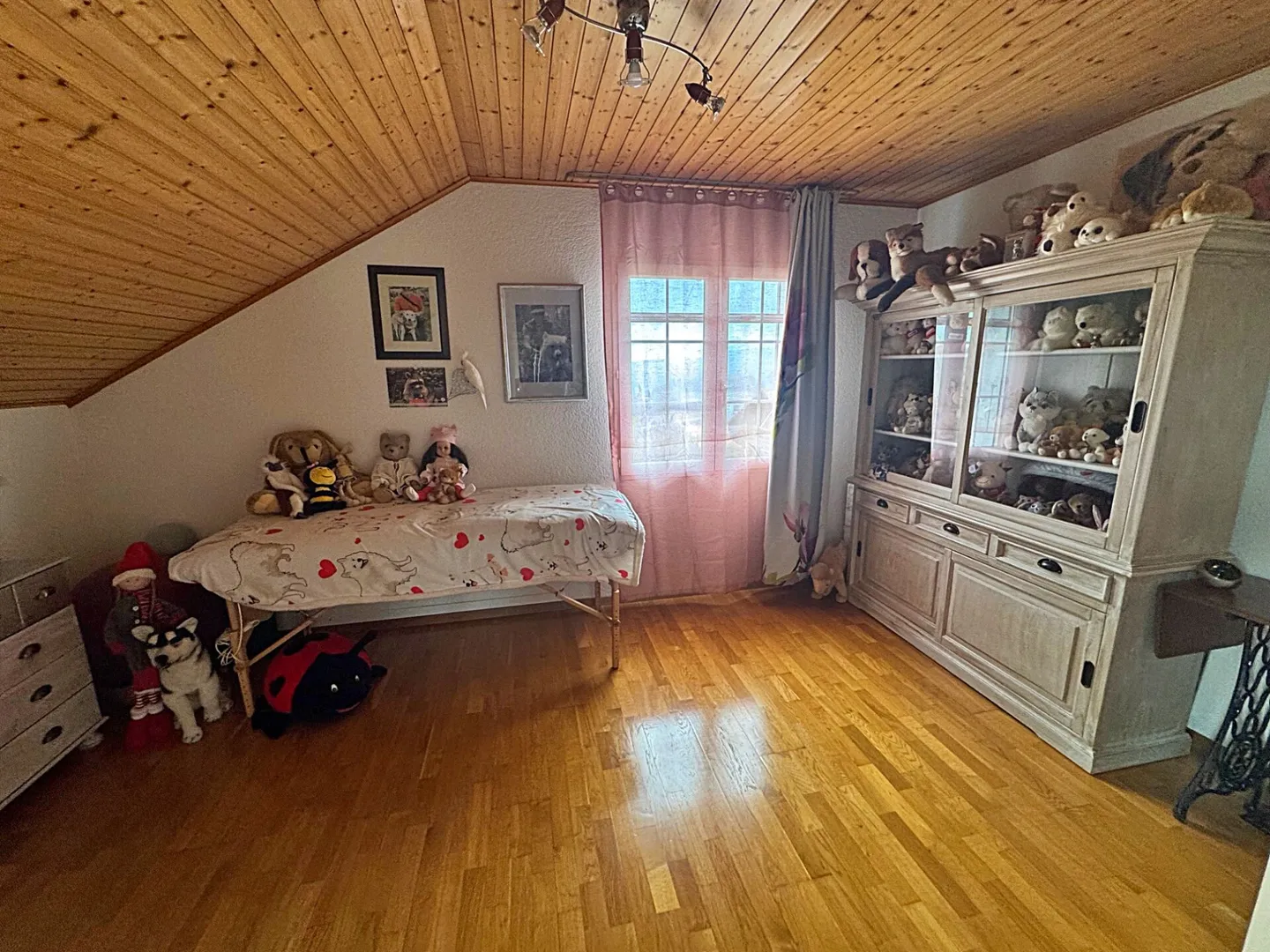 «Wunderschöne freistehende Villa mit großem Garten in einem Wohnviertel» - Foto 17 von 23