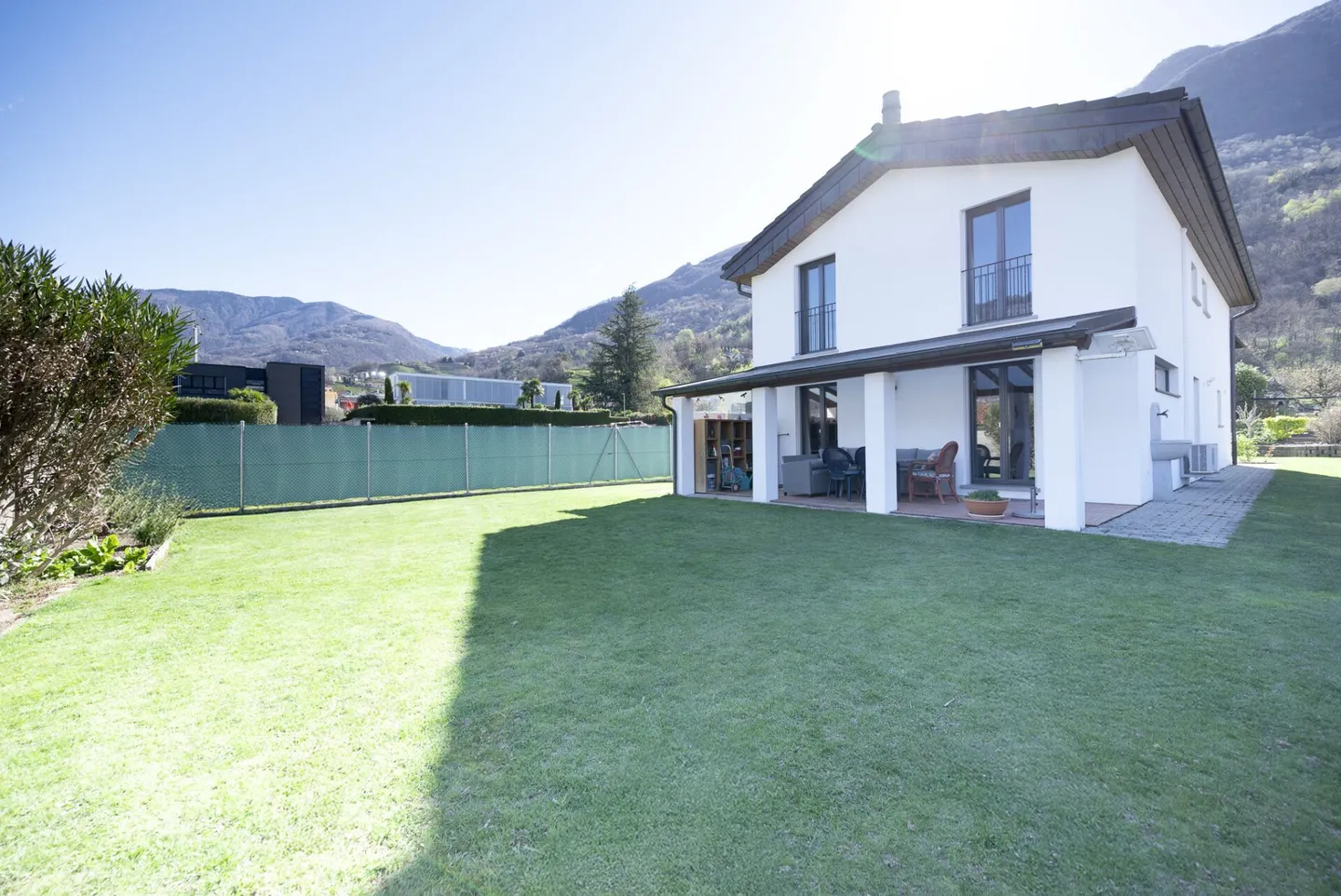 Villa esclusiva con grande giardino - Foto 1 di 15
