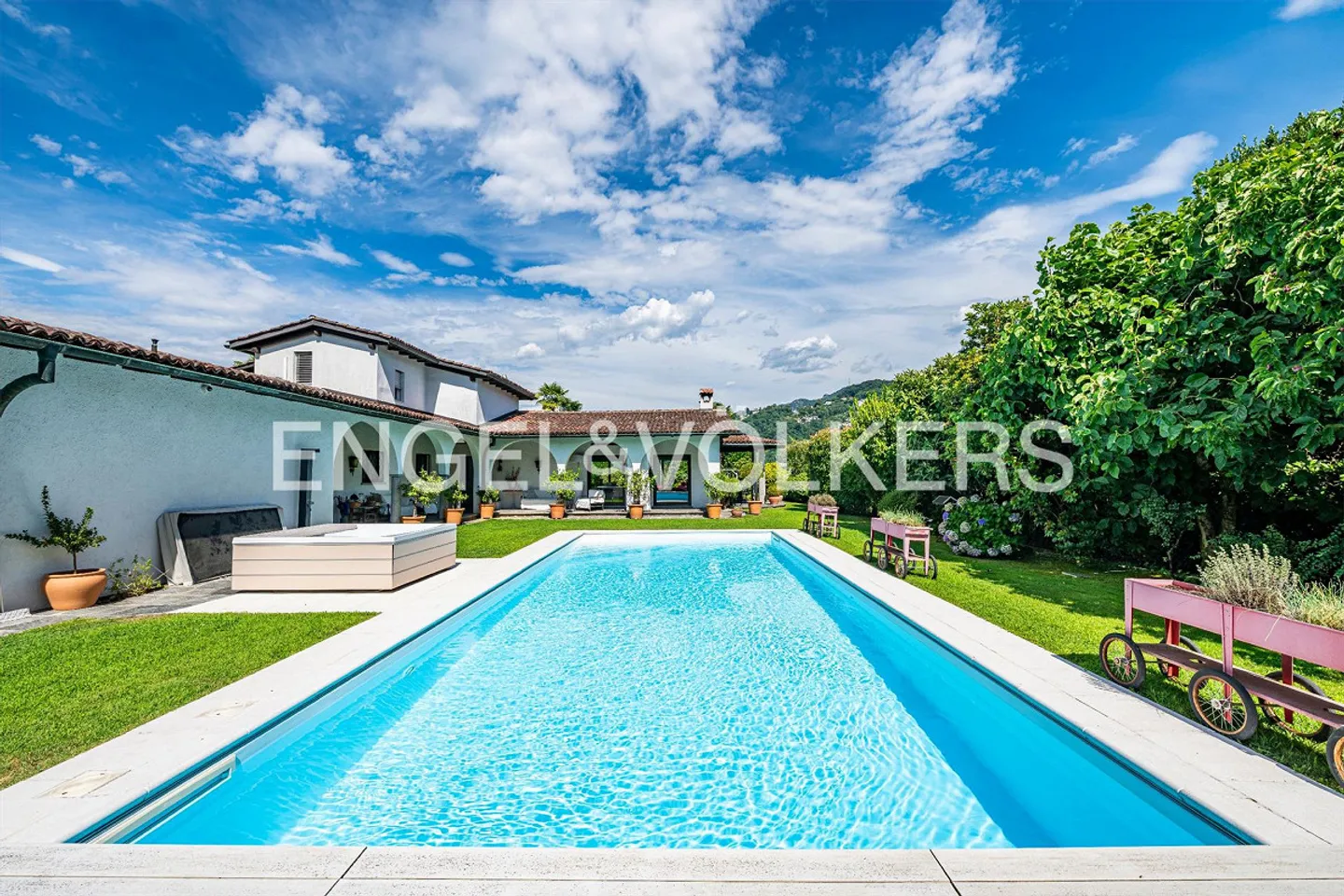 Exclusive country house with pool in the first row by the lake - Photo 13 of 13