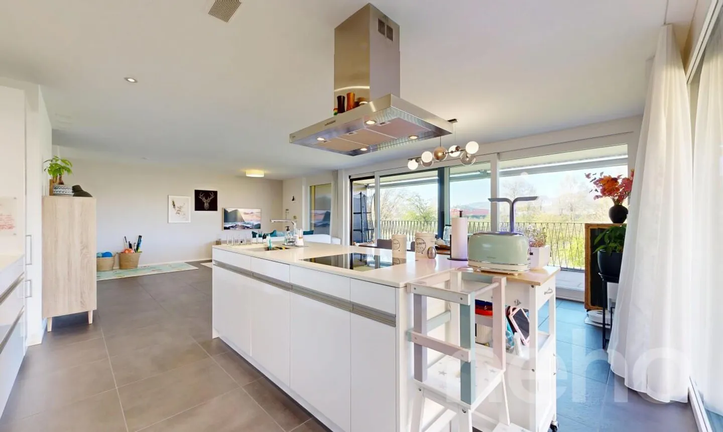 Appartamento con Terrazza Spaziosa Direttamente sulla Limmat - Foto 4 di 11