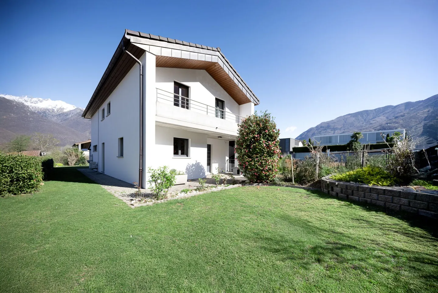 Villa esclusiva con grande giardino - Foto 2 di 15