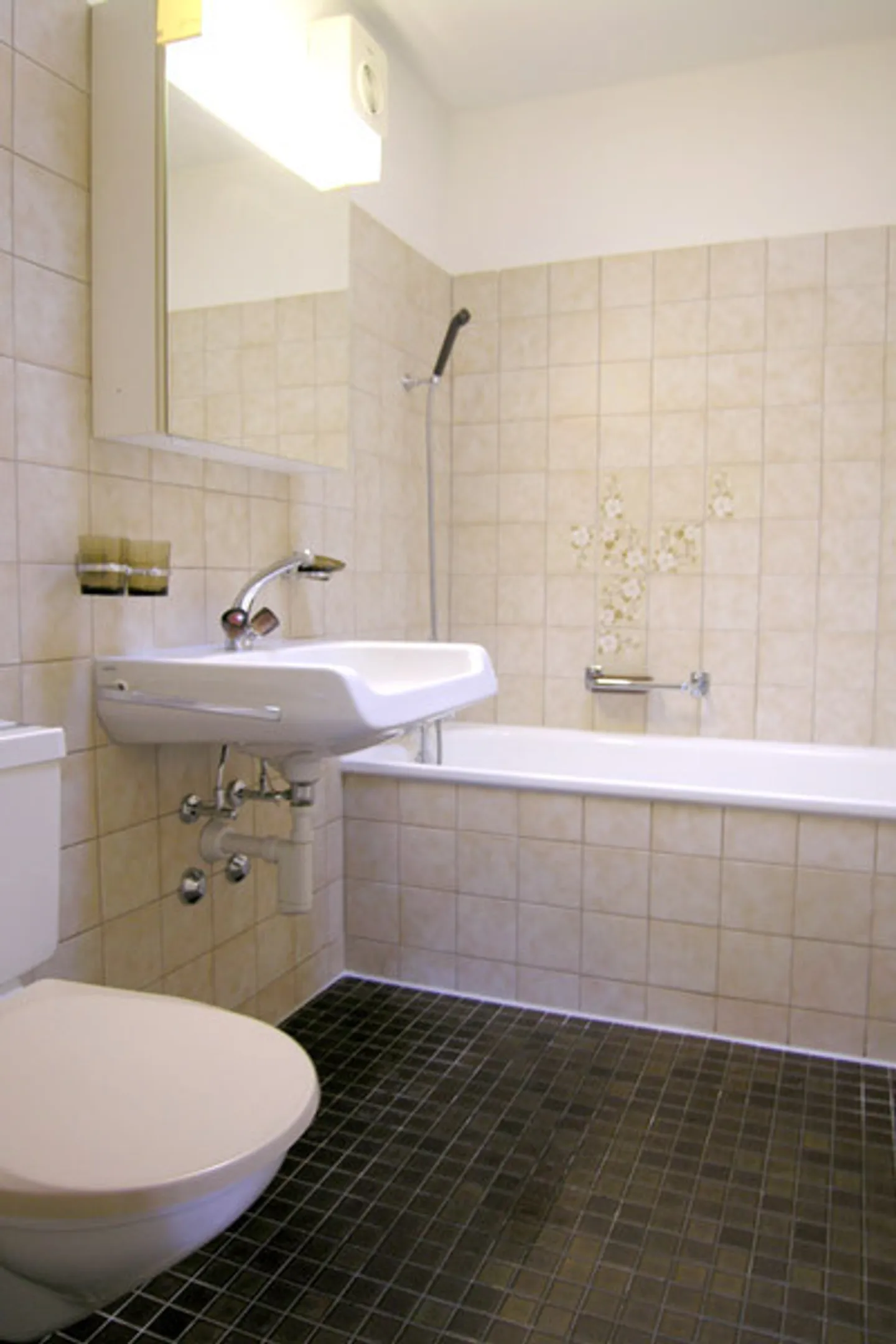 Spacious apartment in a quiet location - limited until 31.10.2027! - Photo 6 of 7