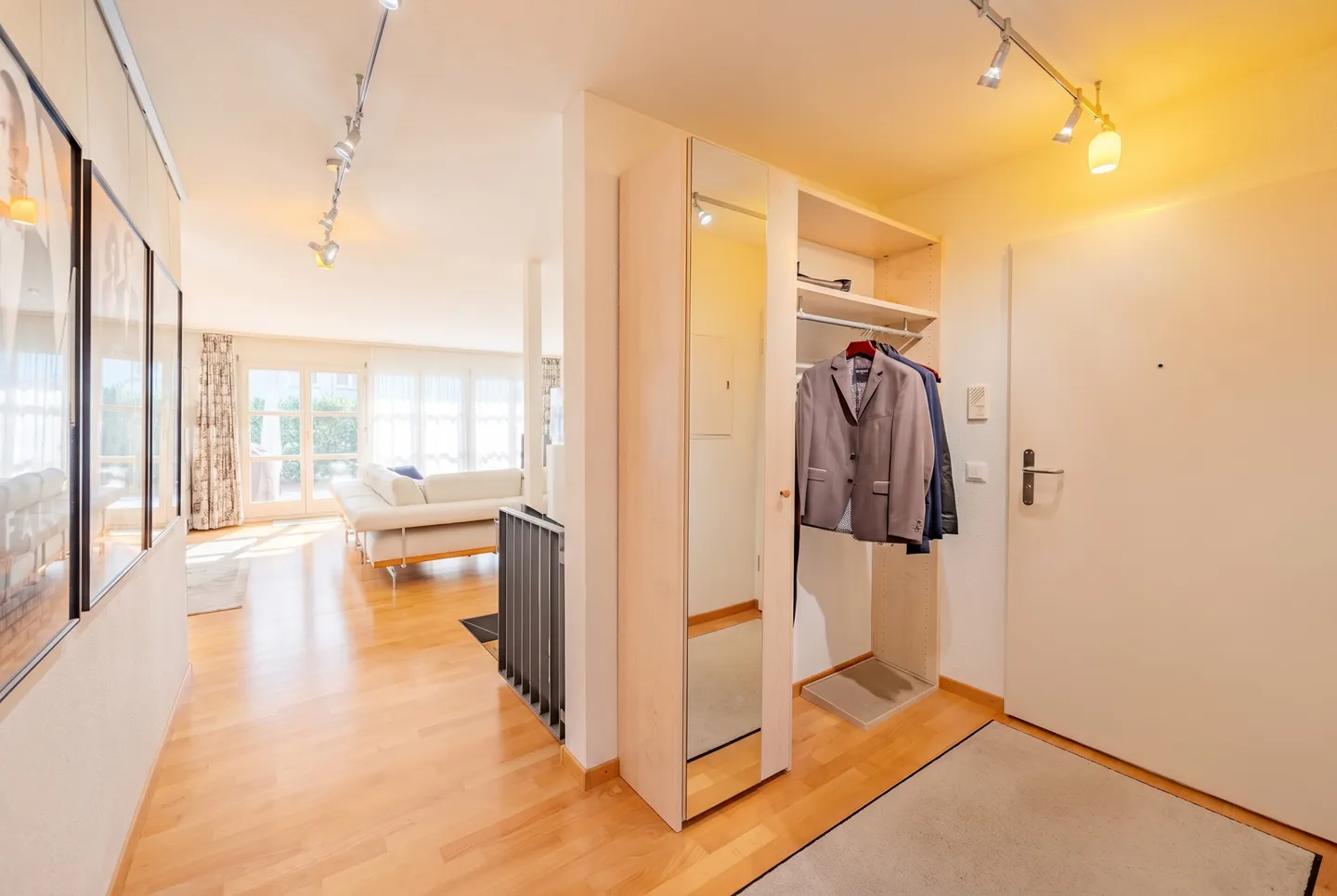 Dreamlike 5.5-room maisonette apartment with fully developed hobby room - Photo 5 of 16