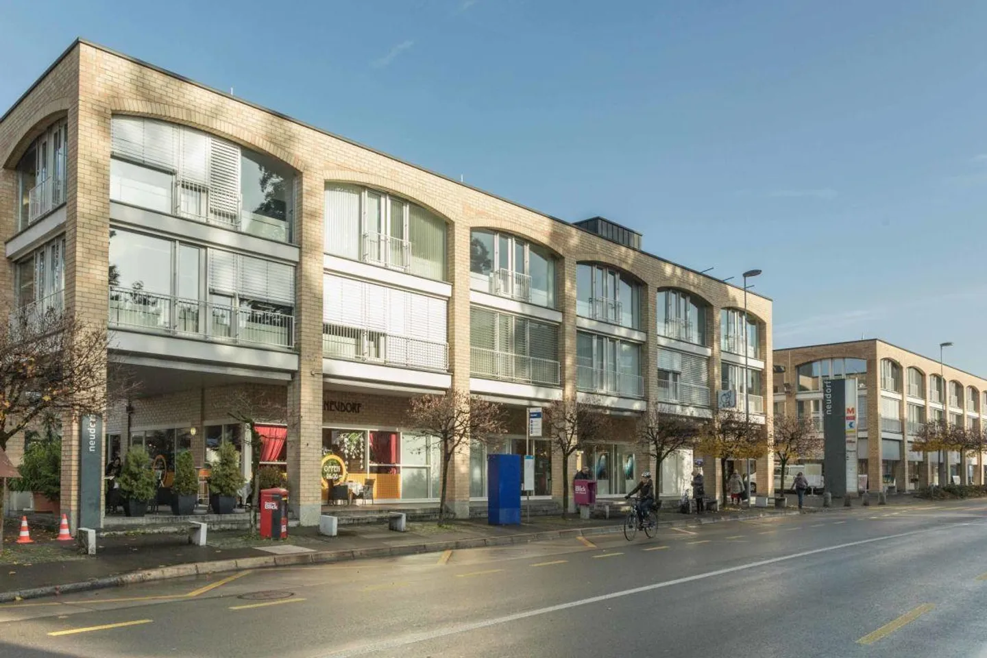 Place de stationnement dans un emplacement central au Neudorf Center - Photo 1 sur 1