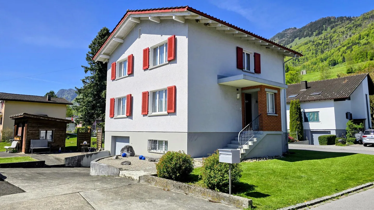 Maison individuelle indépendante dans un beau quartier résidentiel à Rüthi SG - Photo 2 sur 5