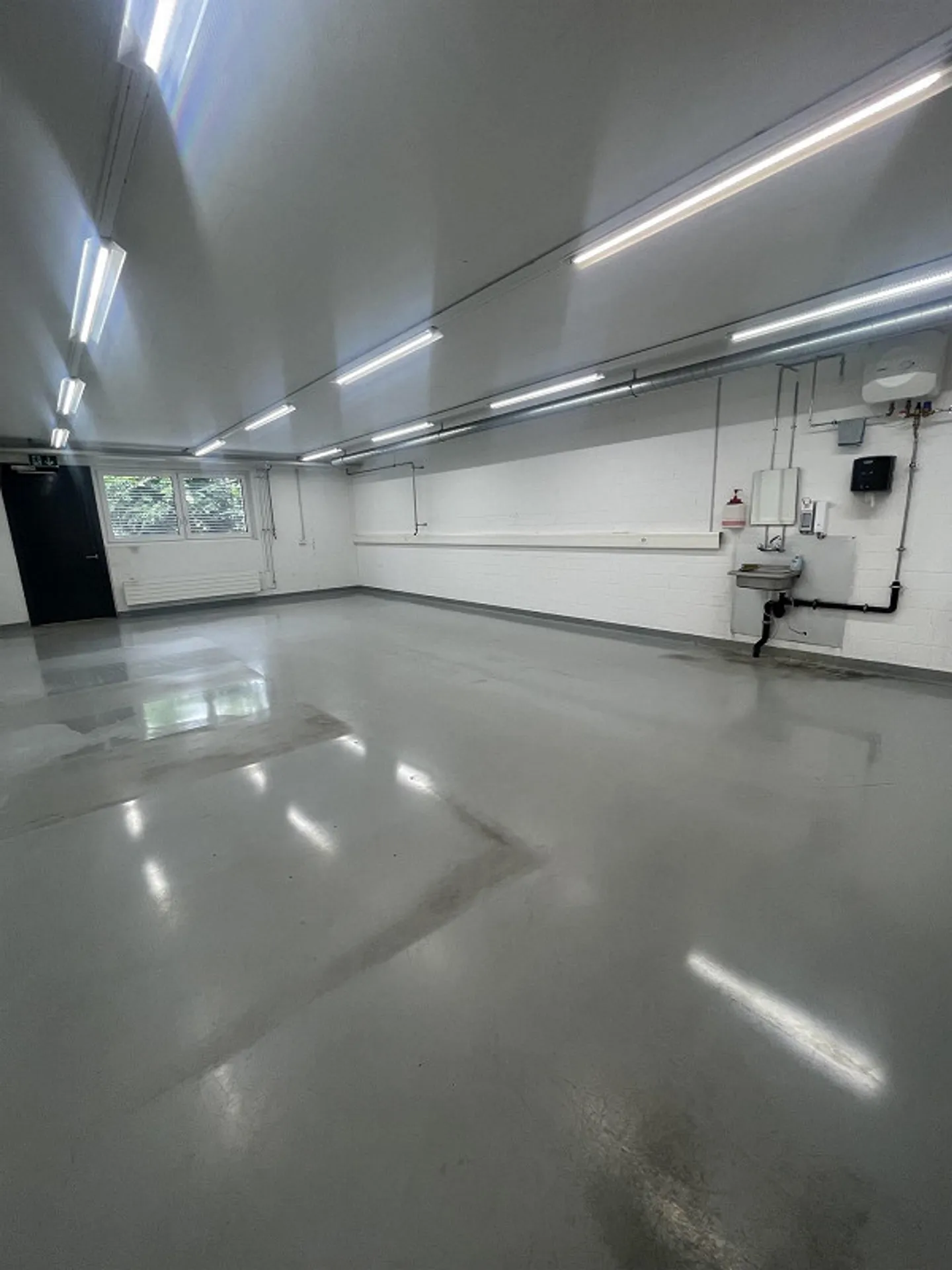 Officina/Magazzino inclusi spazi puliti e uffici su 2 piani - Foto 16 di 19