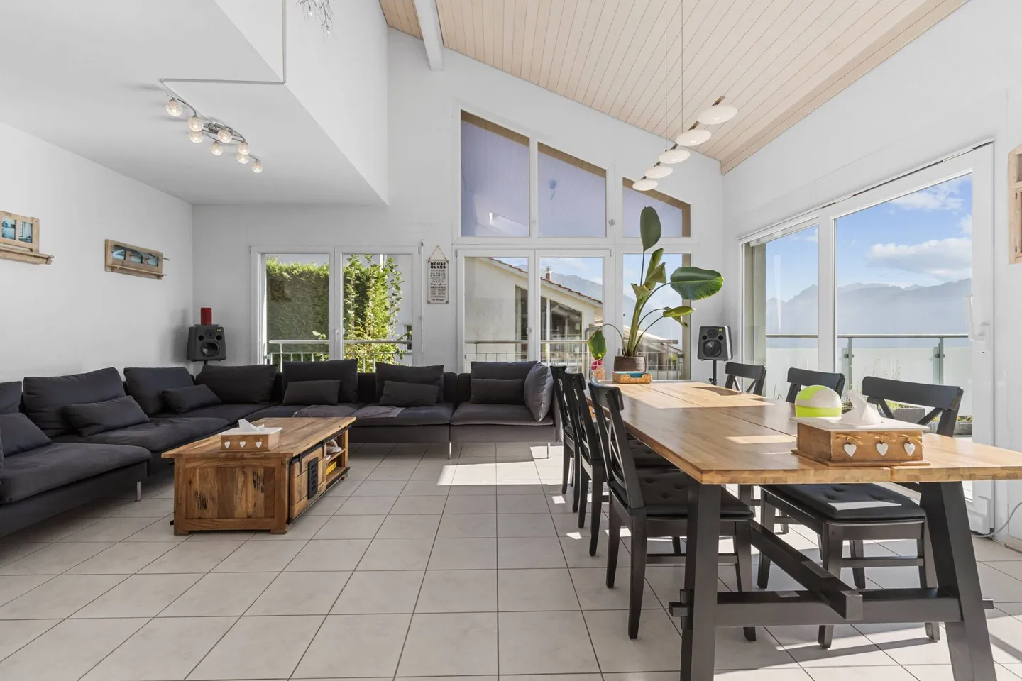 HORIZONIA | Spazio per Vivere - Casa Doppia di 7.5 Stanze con Vista da Sogno - Foto 3 di 11