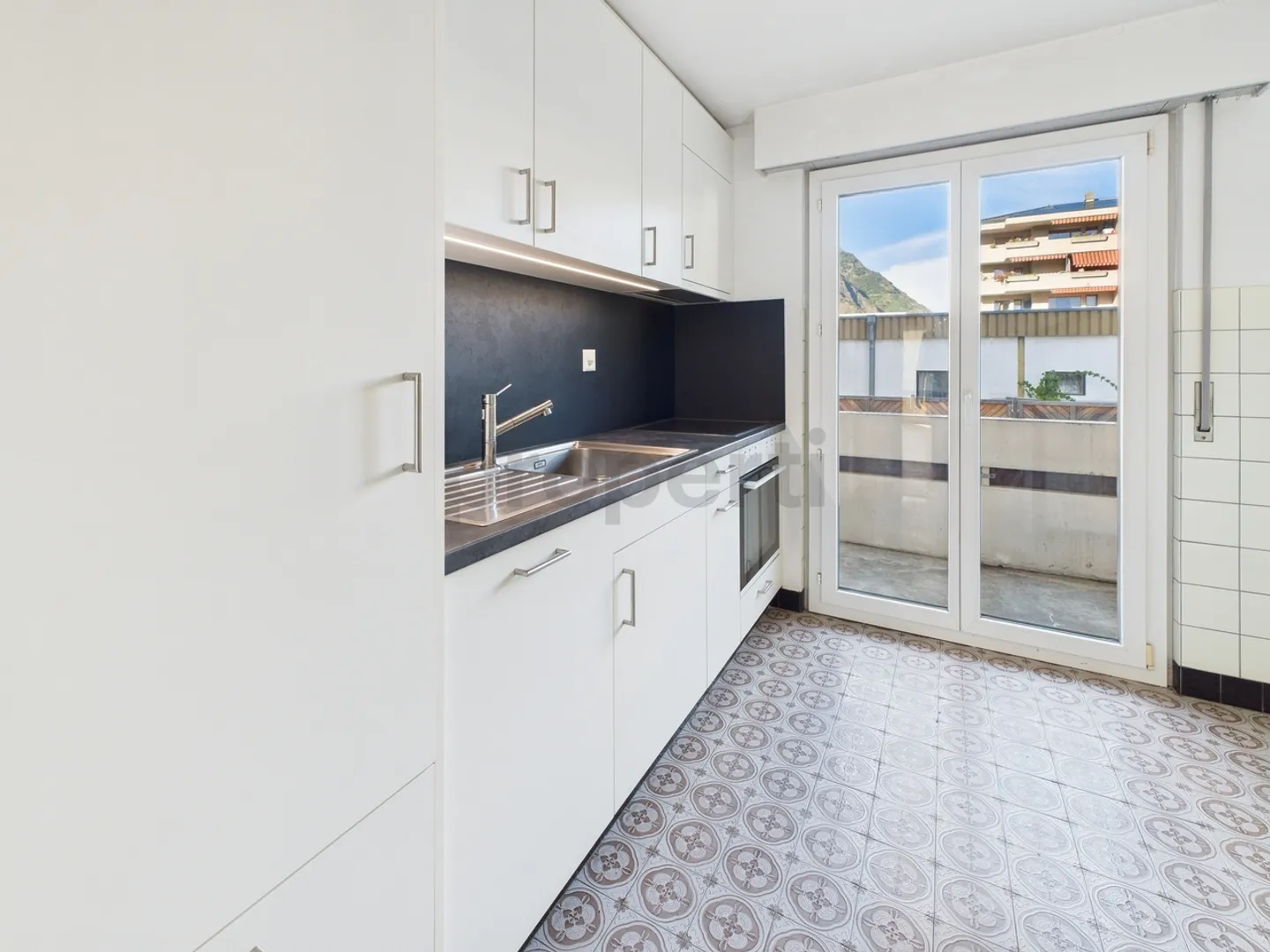 Charming 3.5-room apartment in Fully with stunning view - Photo 2 of 12