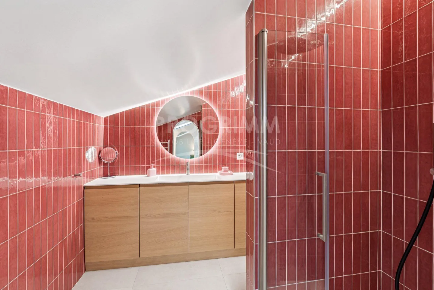 Magnificent 4-room apartment + 1 office - 3 parking spaces - Elevator - Photo 10 of 10