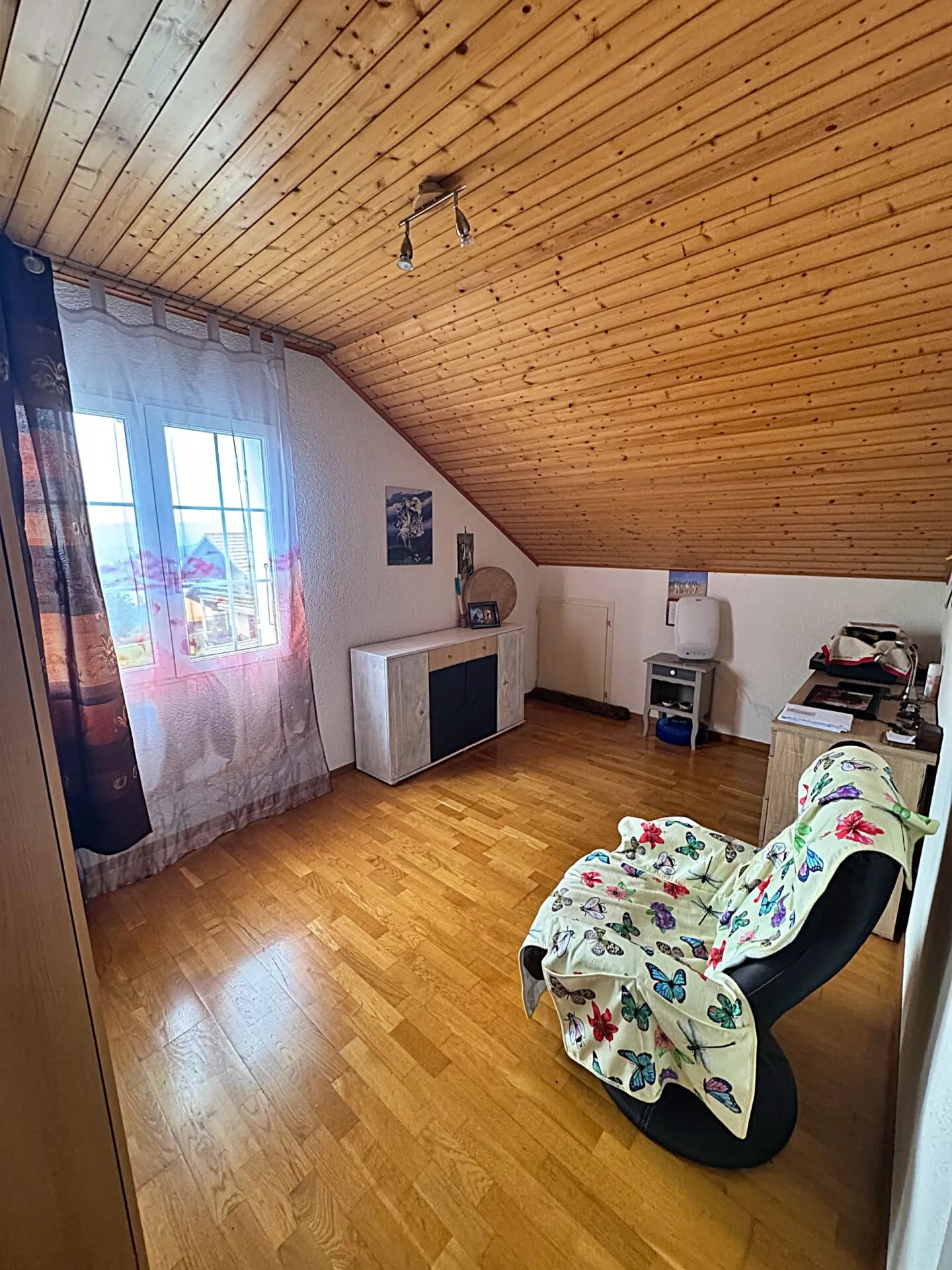 «Wunderschöne freistehende Villa mit großem Garten in einem Wohnviertel» - Foto 19 von 23