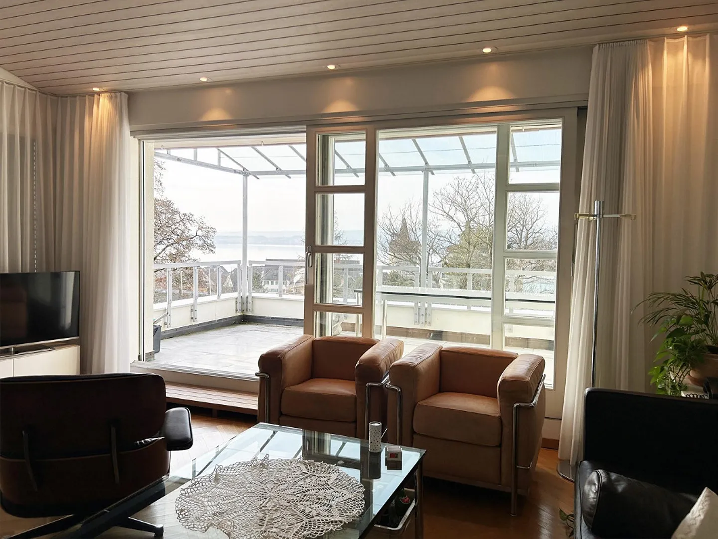 Appartamento attraente di 3,5 stanze con vista lago e giardino privato - Foto 1 di 6