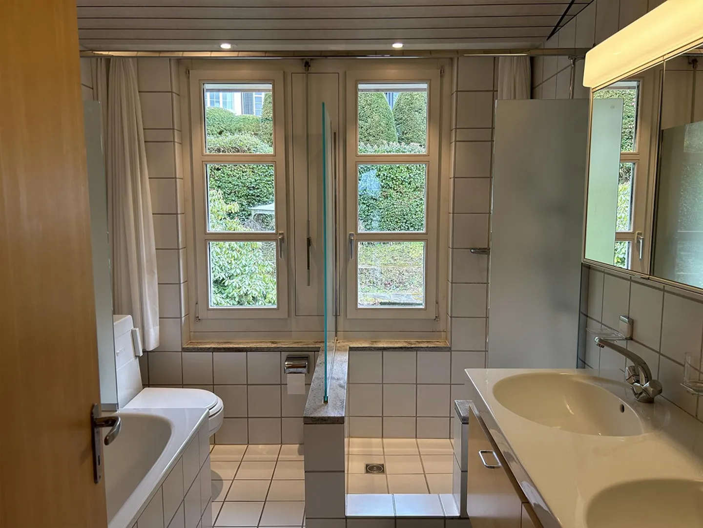 Appartamento attraente di 3,5 stanze con vista lago e giardino privato - Foto 5 di 6