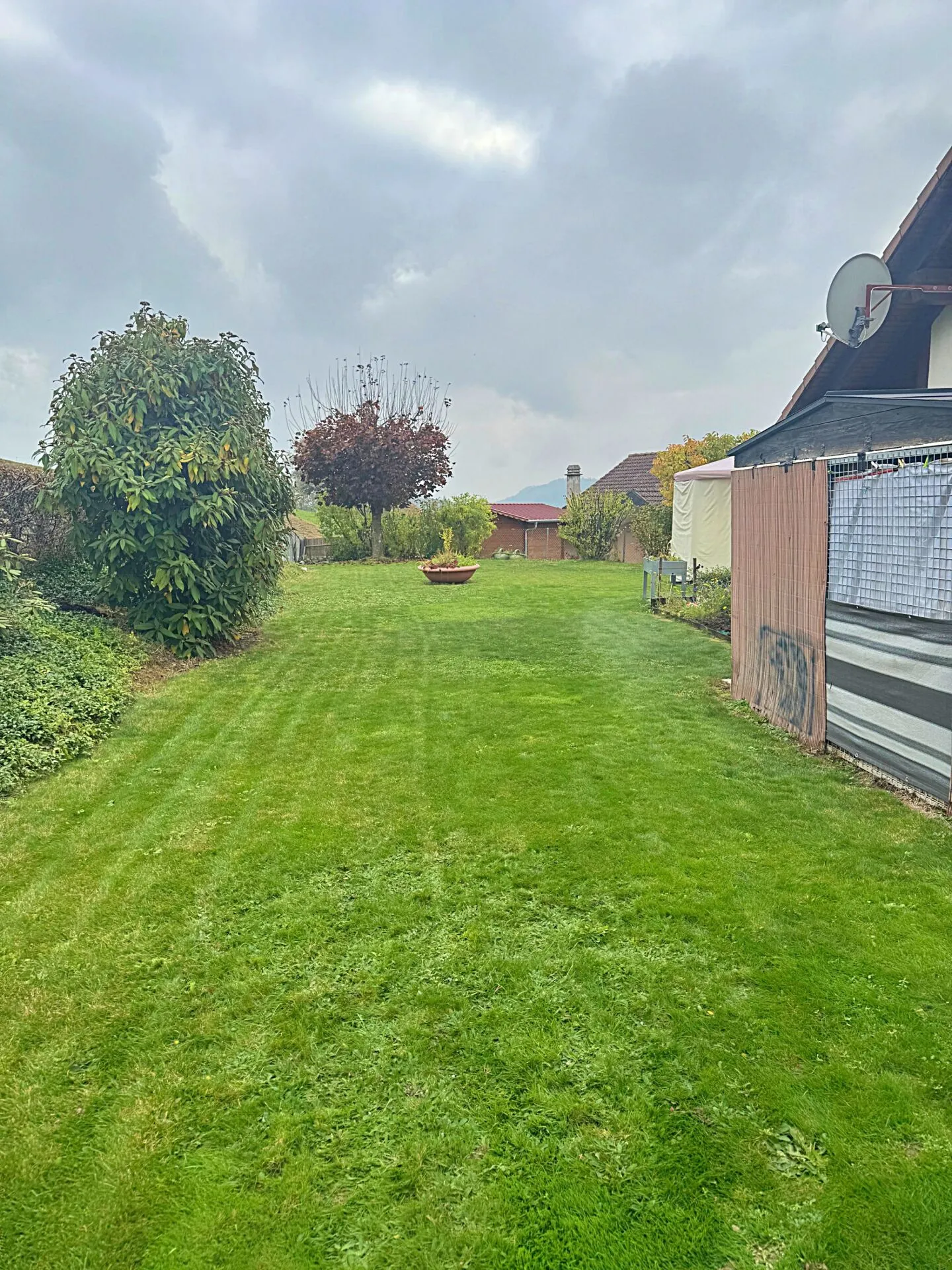 «Wunderschöne freistehende Villa mit großem Garten in einem Wohnviertel» - Foto 23 von 23