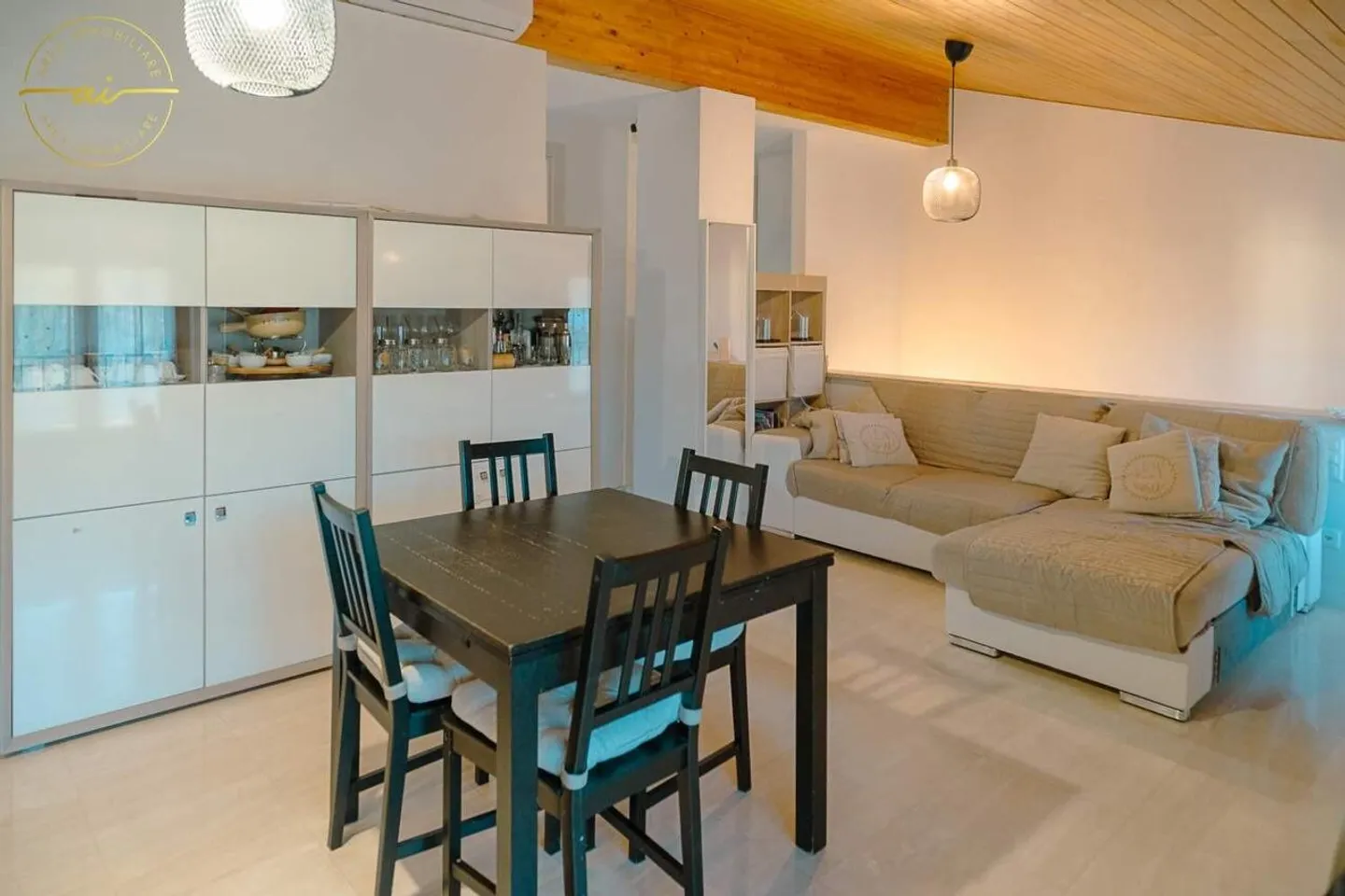 DACHGESCHOSSWOHNUNG 2.5 ZIMMER MIT GROSSER TERRASSE - Foto 4 von 11