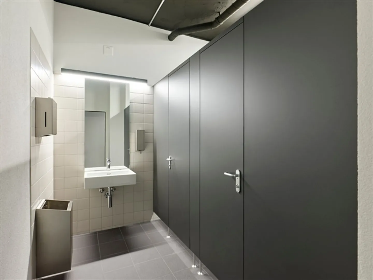 Flexible office spaces in the heart of Biel – freshly renovated & ready for immediate occupancy - Photo 10 of 11