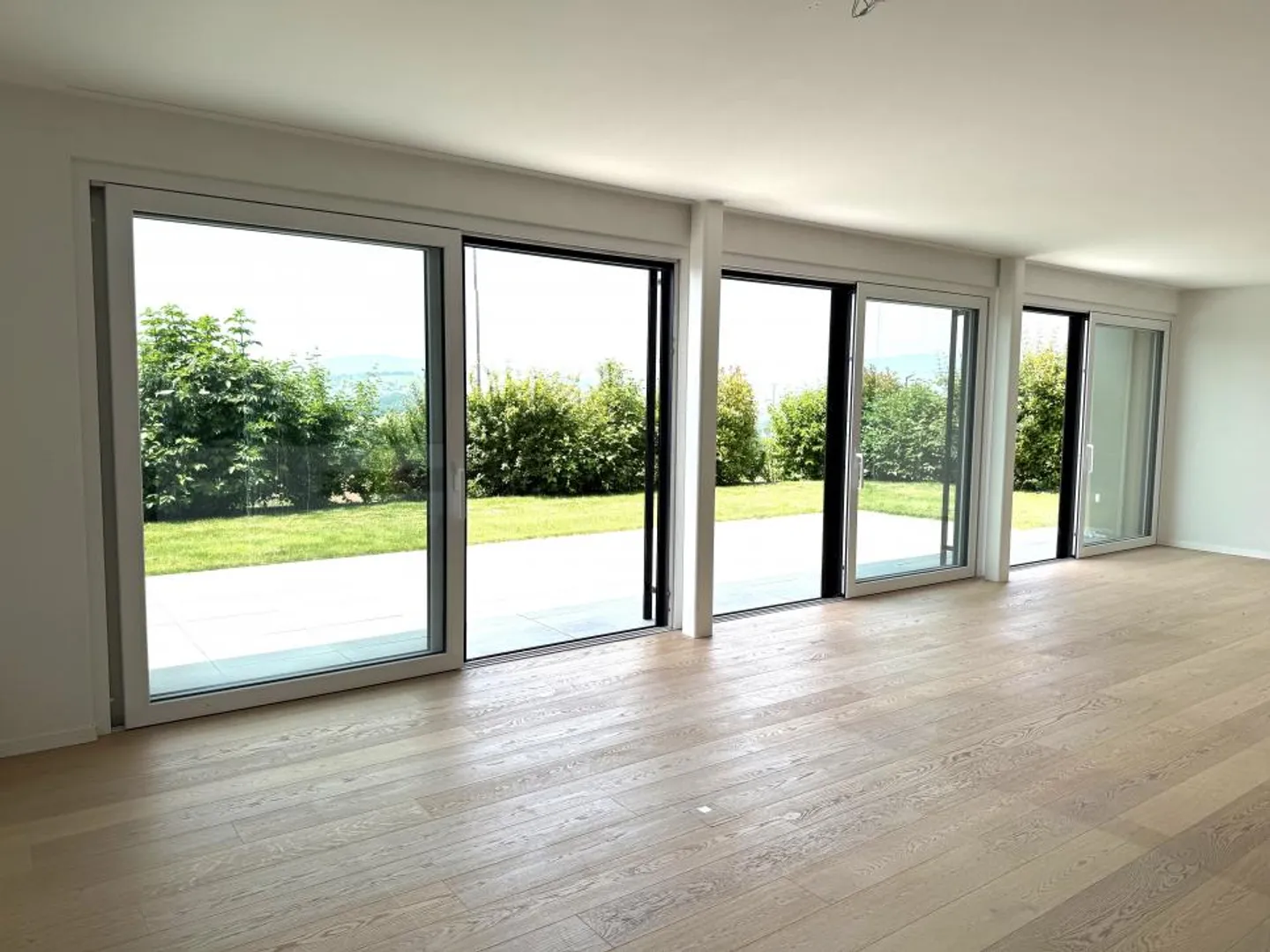 Grande appartamento di lusso, discreto, come nuovo, con vista sul Moléson, prato e terrazza. - Foto 5 di 11