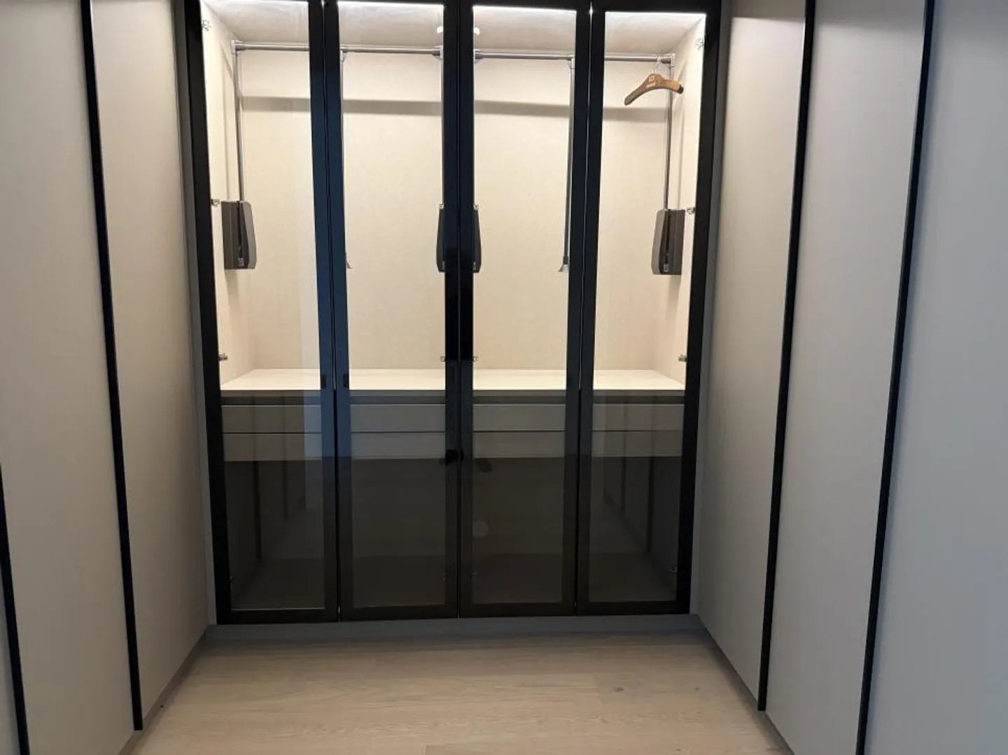 Grande appartamento di lusso, discreto, come nuovo, con vista sul Moléson, prato e terrazza. - Foto 7 di 11