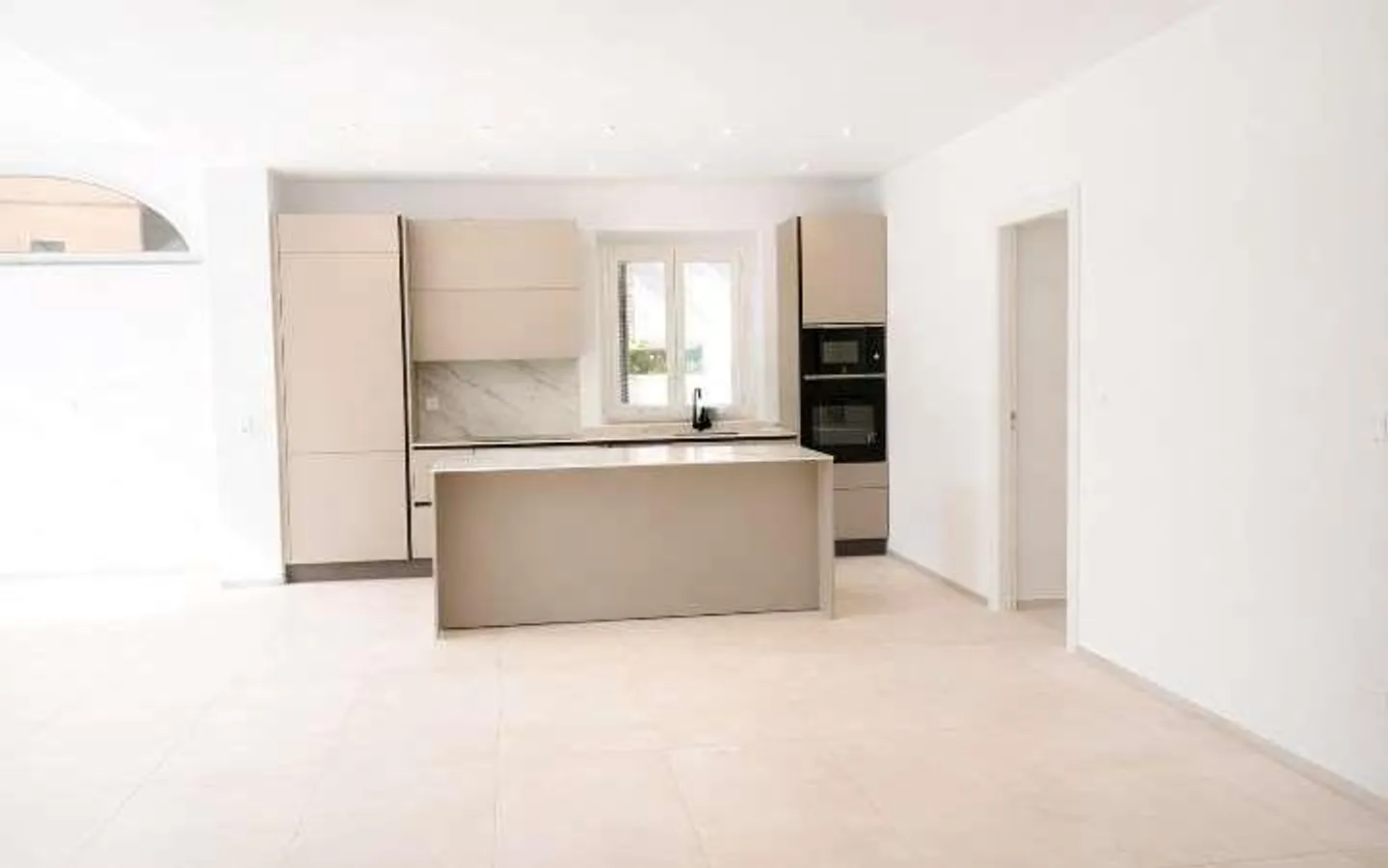 Figino - Elegant 3.5-room apartment with private garden and open view of the surrounding area - Photo 1 of 11