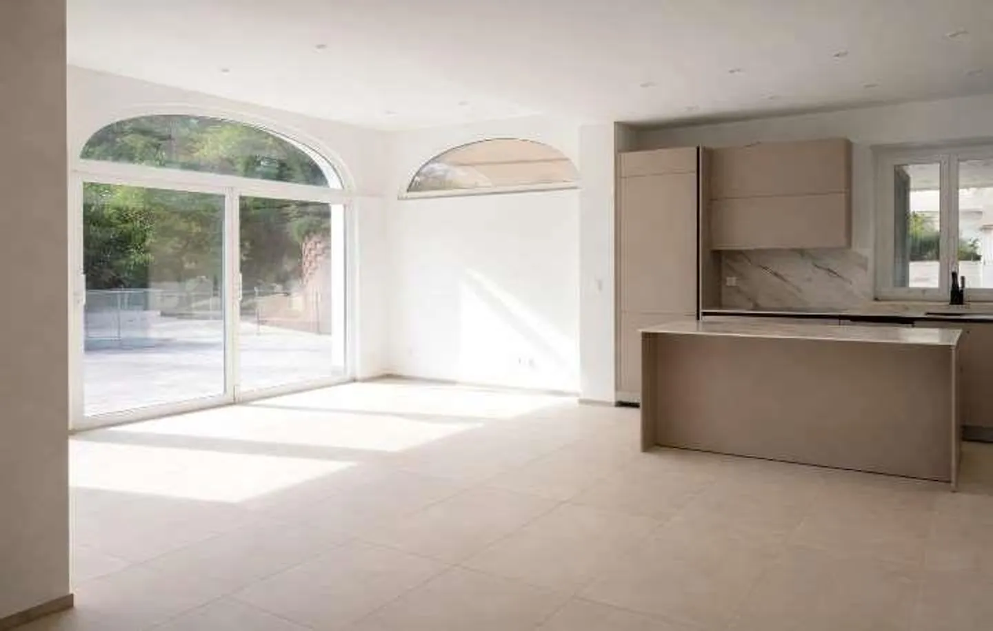 Figino - Elegant 3.5-room apartment with private garden and open view of the surrounding area - Photo 2 of 11