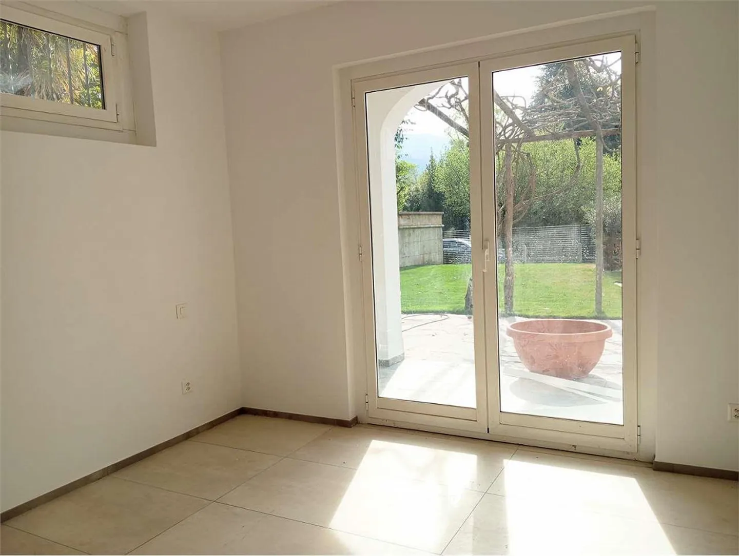 Figino - Elegant 3.5-room apartment with private garden and open view of the surrounding area - Photo 4 of 11