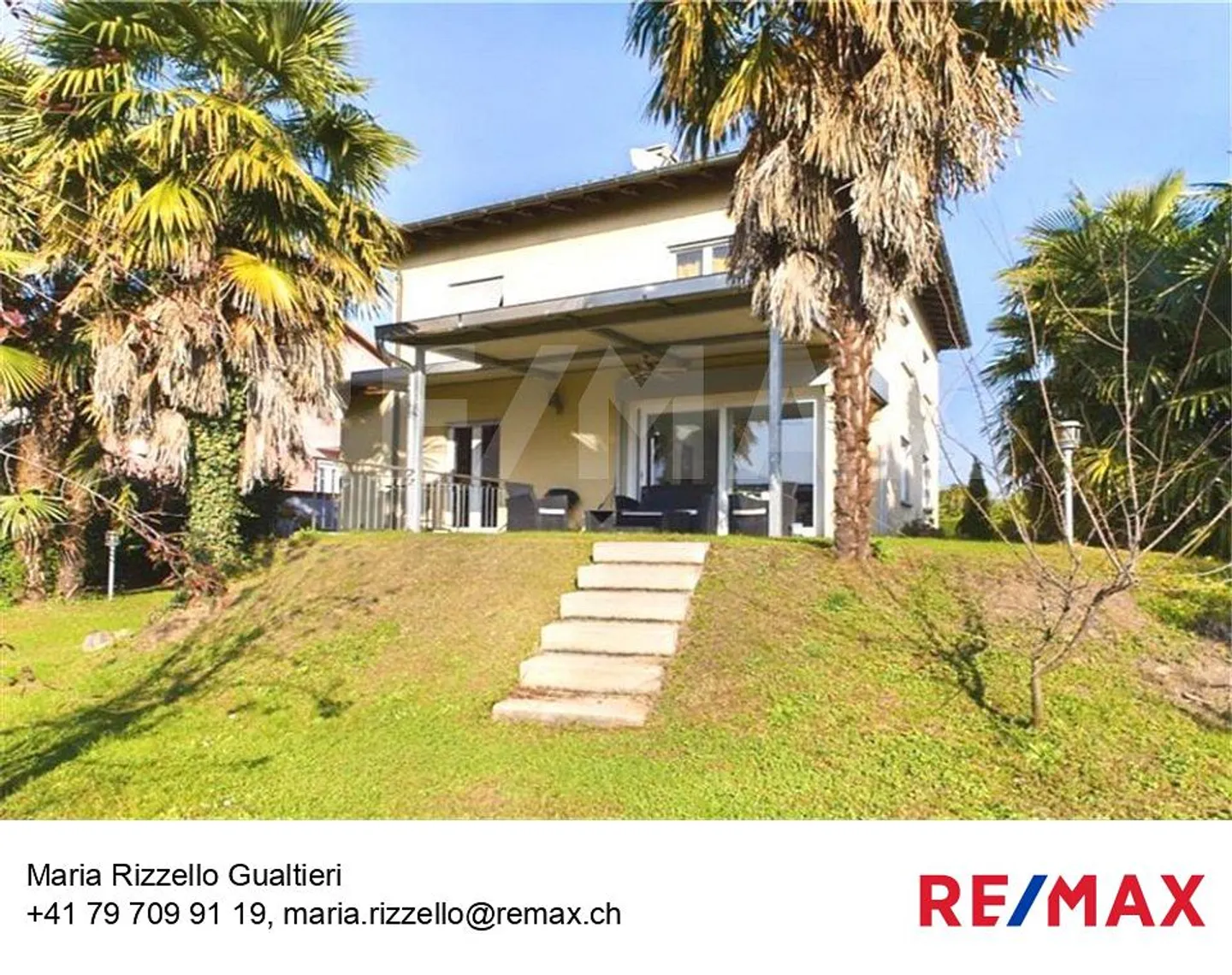 Villa mit großem Garten, Parkplätzen und Garage - Foto 1 von 12