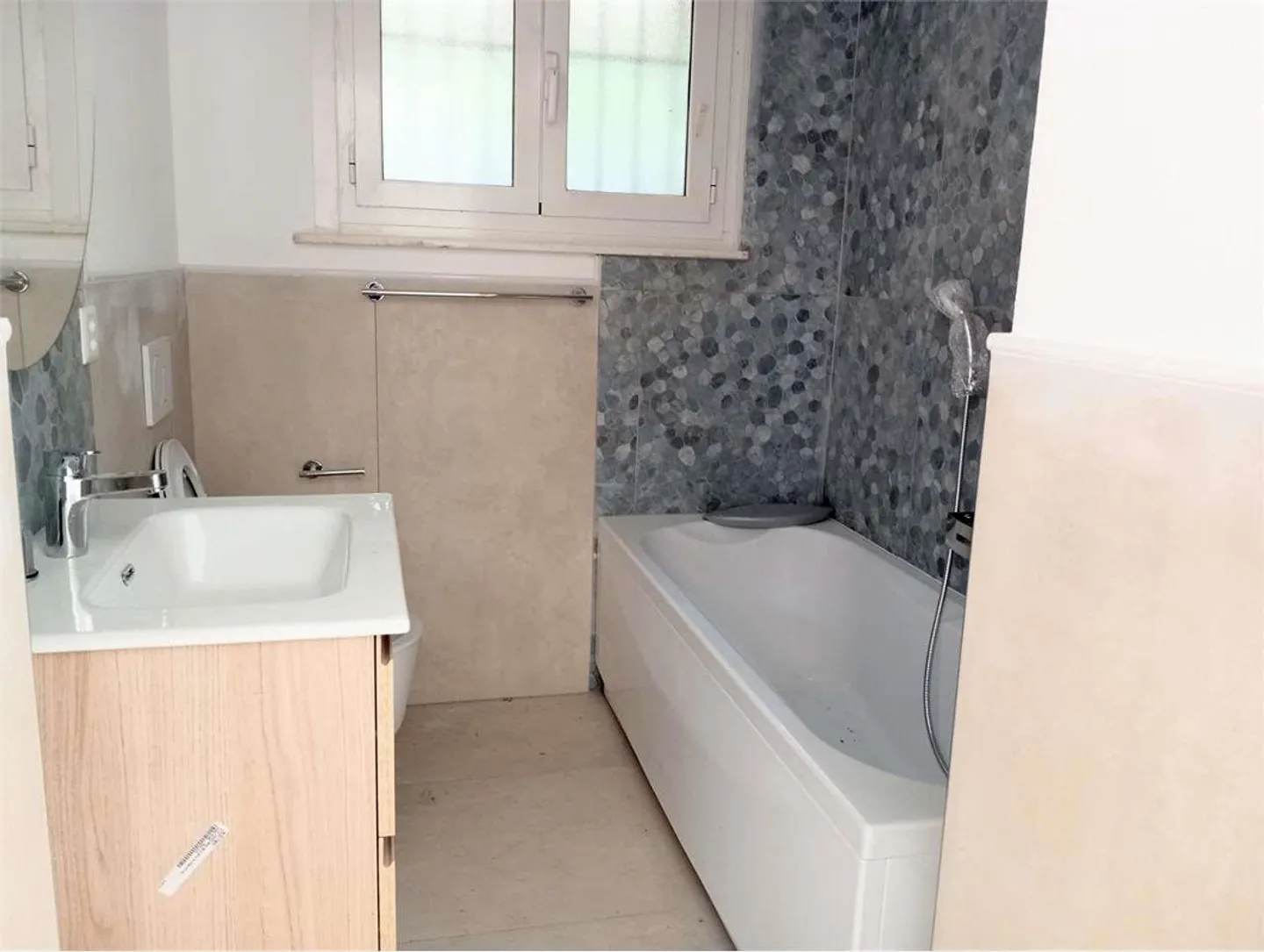 Figino - Elegant 3.5-room apartment with private garden and open view of the surrounding area - Photo 7 of 11