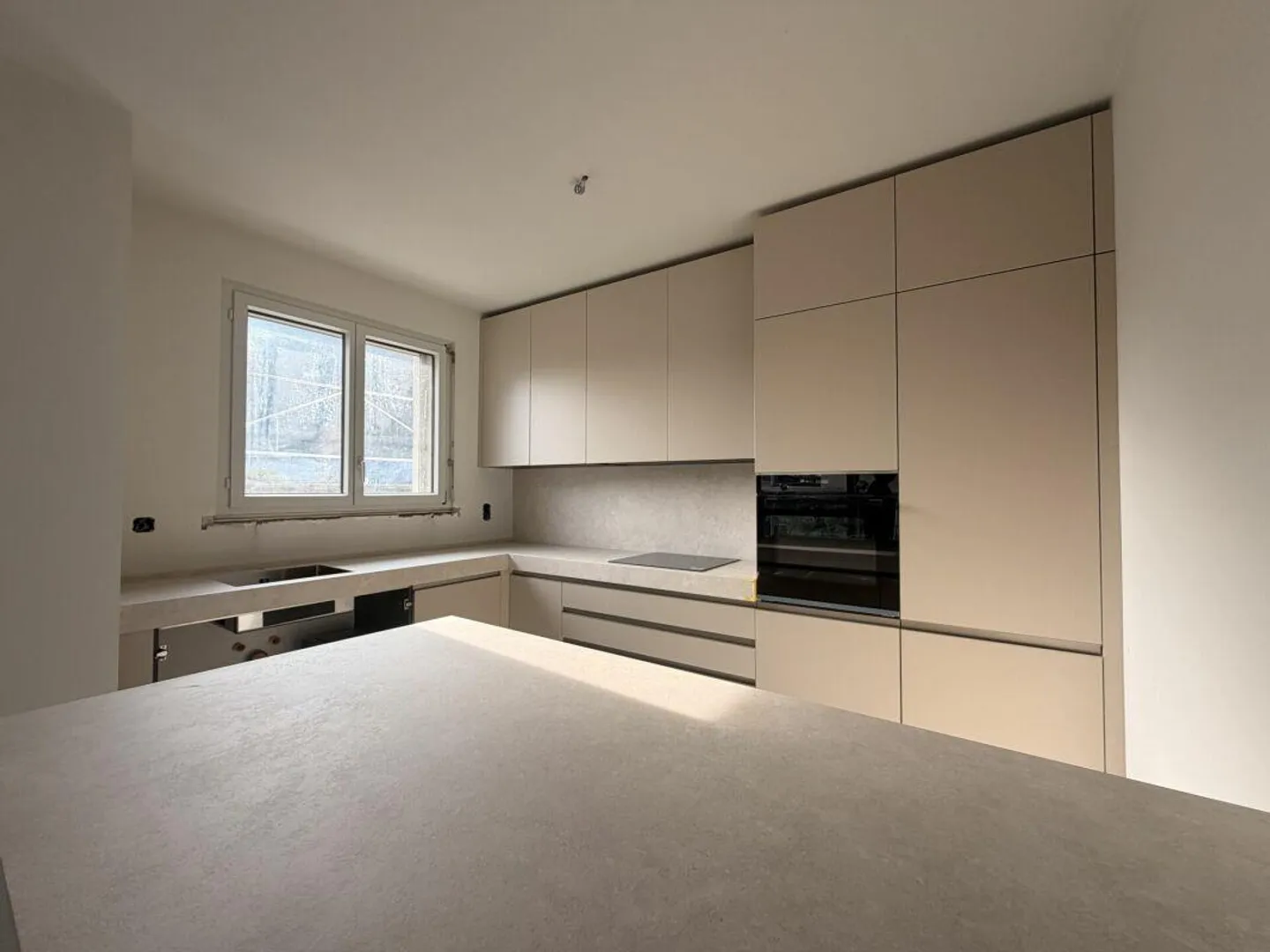 LUGANO-LORETO · RESIDENZA CASSARINETTA · 5.5-ZIMMER-WOHNUNG MIT PRIVATGARTEN - Foto 1 von 8