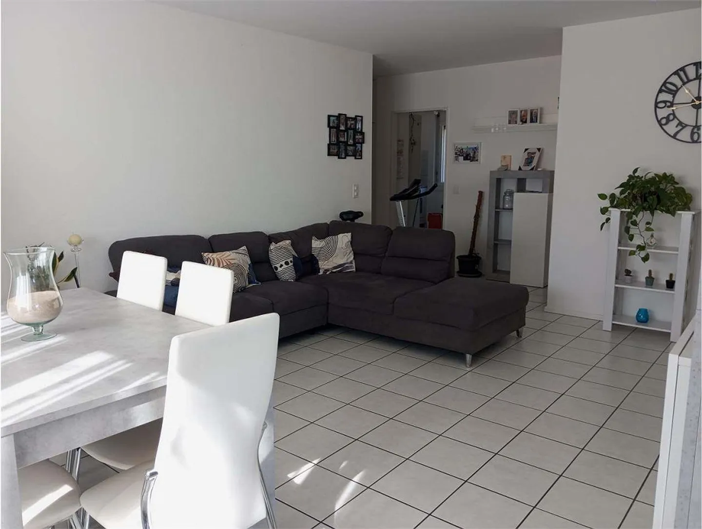 Appartement lumineux de 4,5 pièces dans un quartier résidentiel calme - Photo 2 sur 13